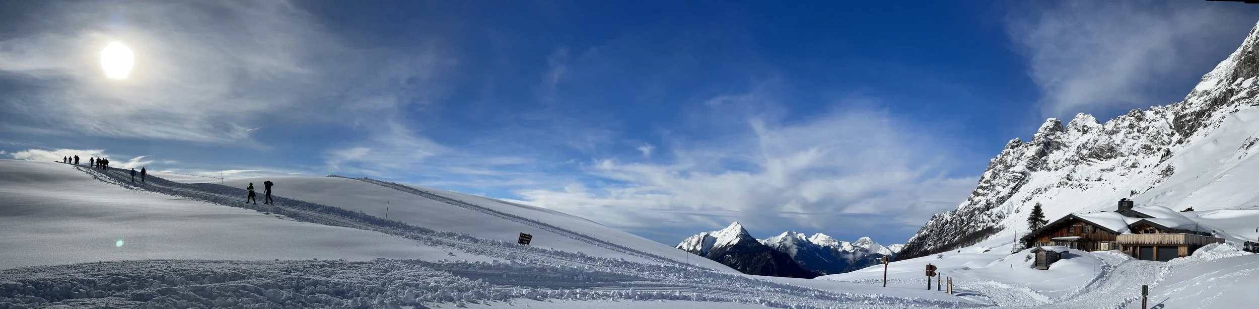 REFUGE ARPETTAZ RAQUETTES A NEIGE .JPG
