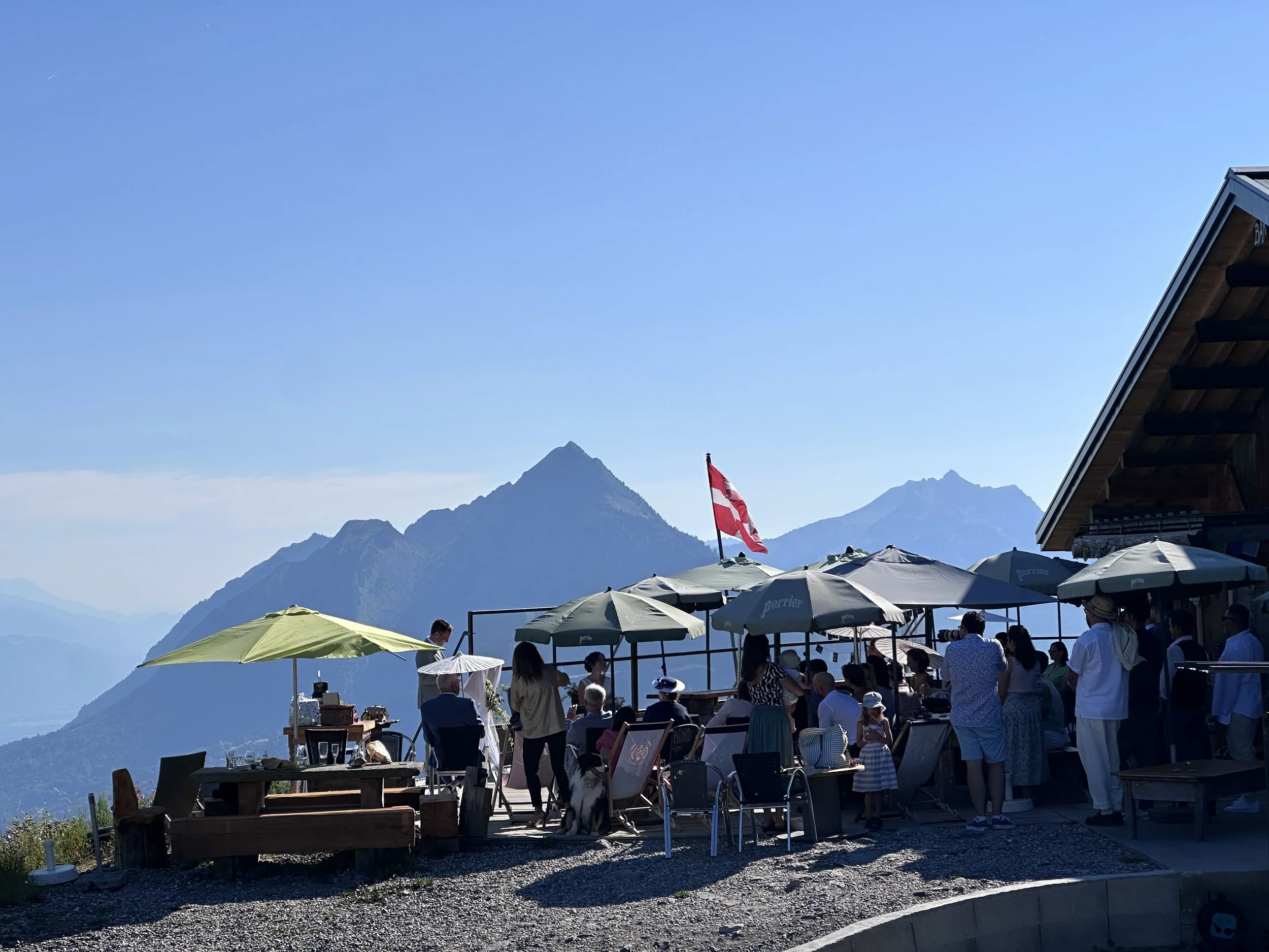 TERRASSE REFUGE ARPETTAZ.JPG