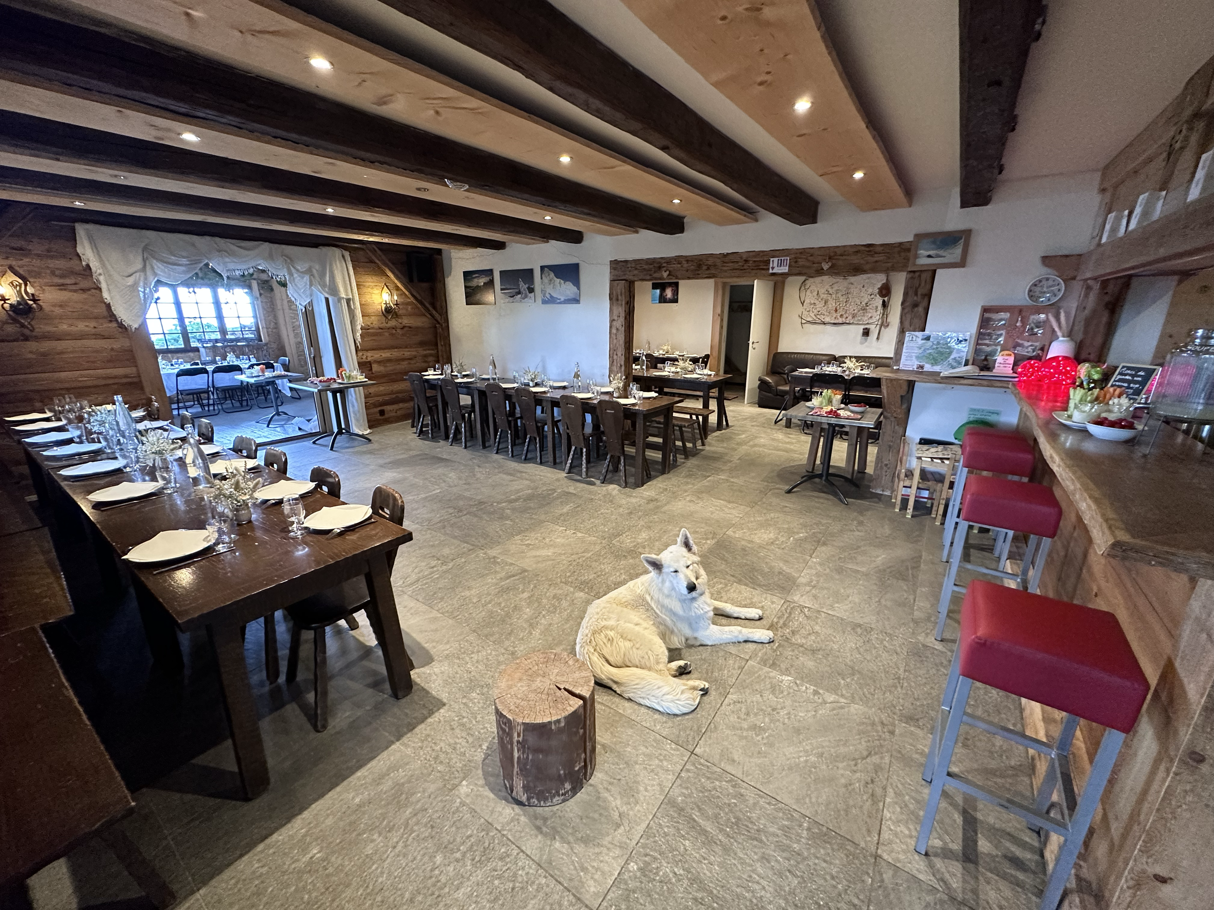 SALLE REFUGE ARPETTAZ RESAURANT *.png