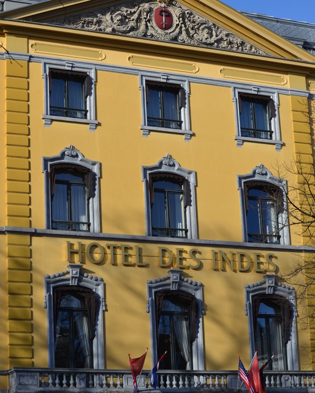 Wist je dat het iconische Hotel Des Indes een rijke geschiedenis kent die teruggaat tot 1858? 🏰✨ 

Dit elegante stadspaleis, oorspronkelijk gebouwd door baron Van Brienen, verwelkomde een indrukwekkende lijst van koninklijke en beroemde gasten, van 