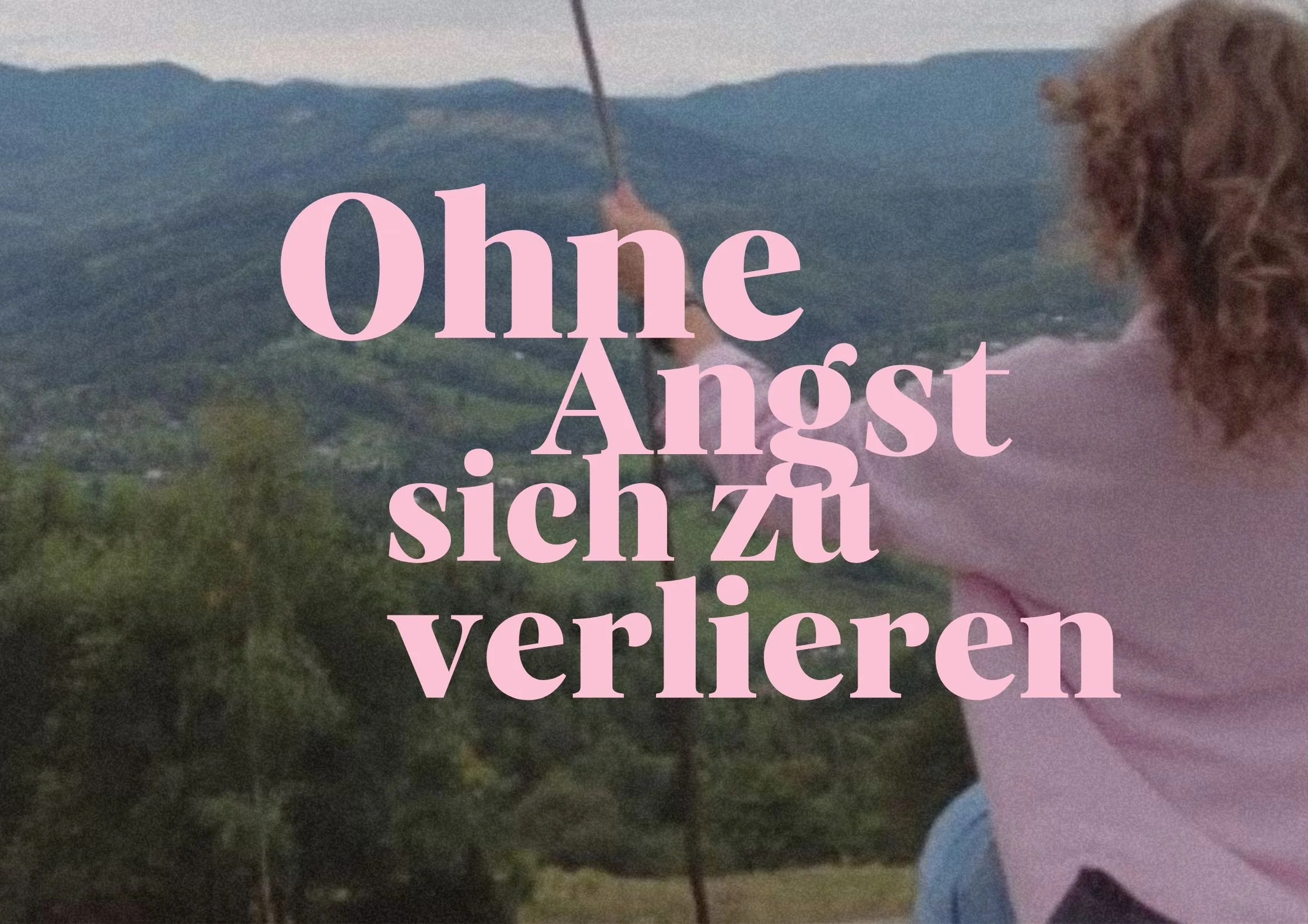 Grün Rosa Typografisch Retro Reisen Berge Video Titel Instagram Reel (A2 (Querformat)).jpg
