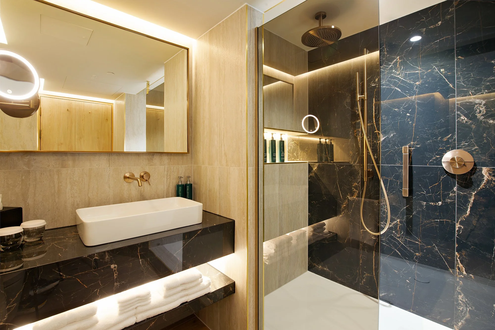 Hilton London Bankside hotel interior design by SpaceInvader – Standard Bathroom.