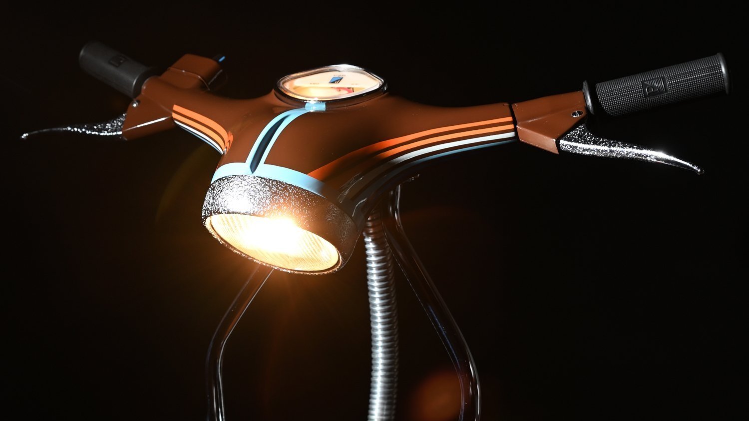 Vintage+Metals+Furniture+Cool+Unique+Custom+Retro+Vintage+Lambretta+Vespa+Moped+Scooter+Designer+handlebar+lamp+light+Monroe+Brown+02.jpg
