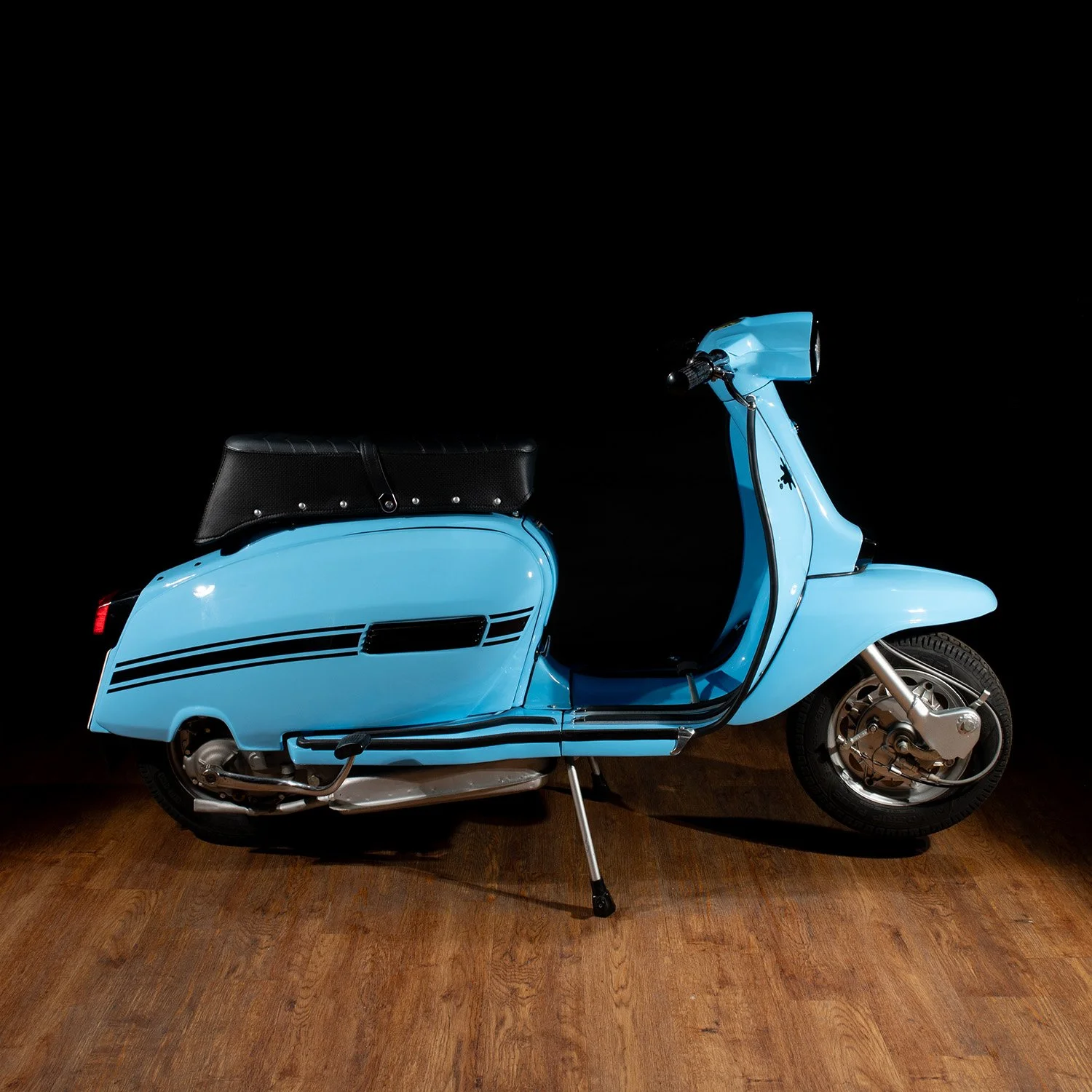 Lambretta Grand Prix 175 Baby Blue 03 Vintage Metals Scooters Furniture Accessories Cool Unique Custom Retro 60s 70s Lambretta Vespa Moped Motorbike Designer1.jpg