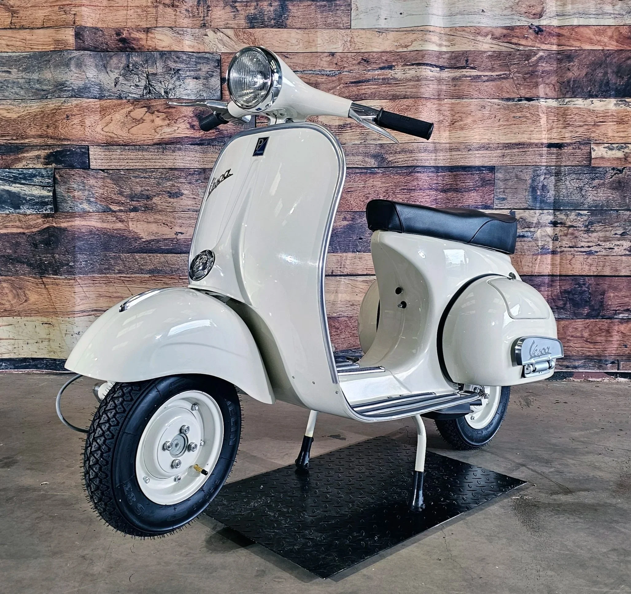 1965 VESPA 150 (125cc) - Ivory Glide