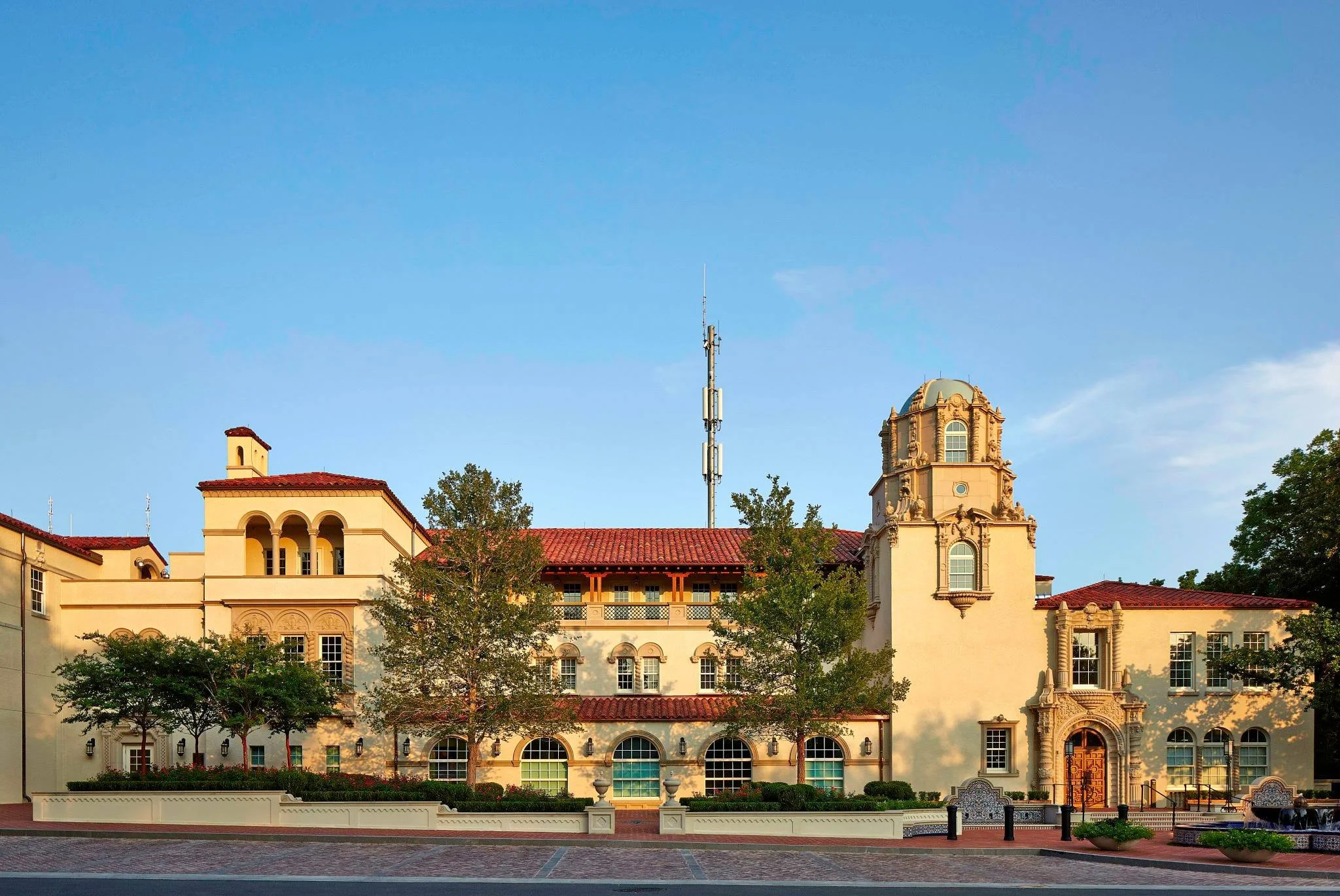 TOWN OF HIGHLAND PARK DPS AND TOWN HALL ✤