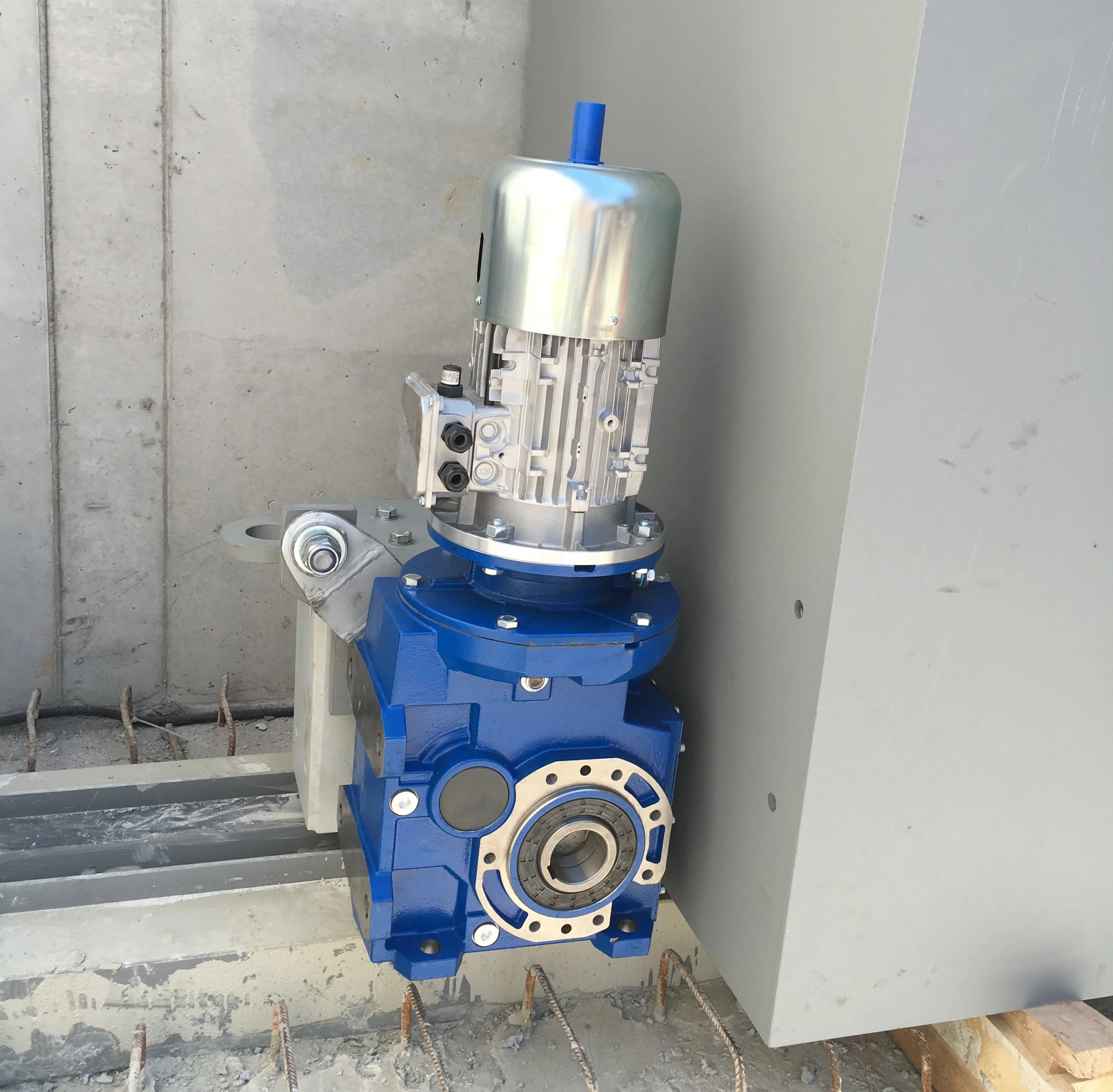 5. Strahlenschutztüren - Sanfter Riese.JPG