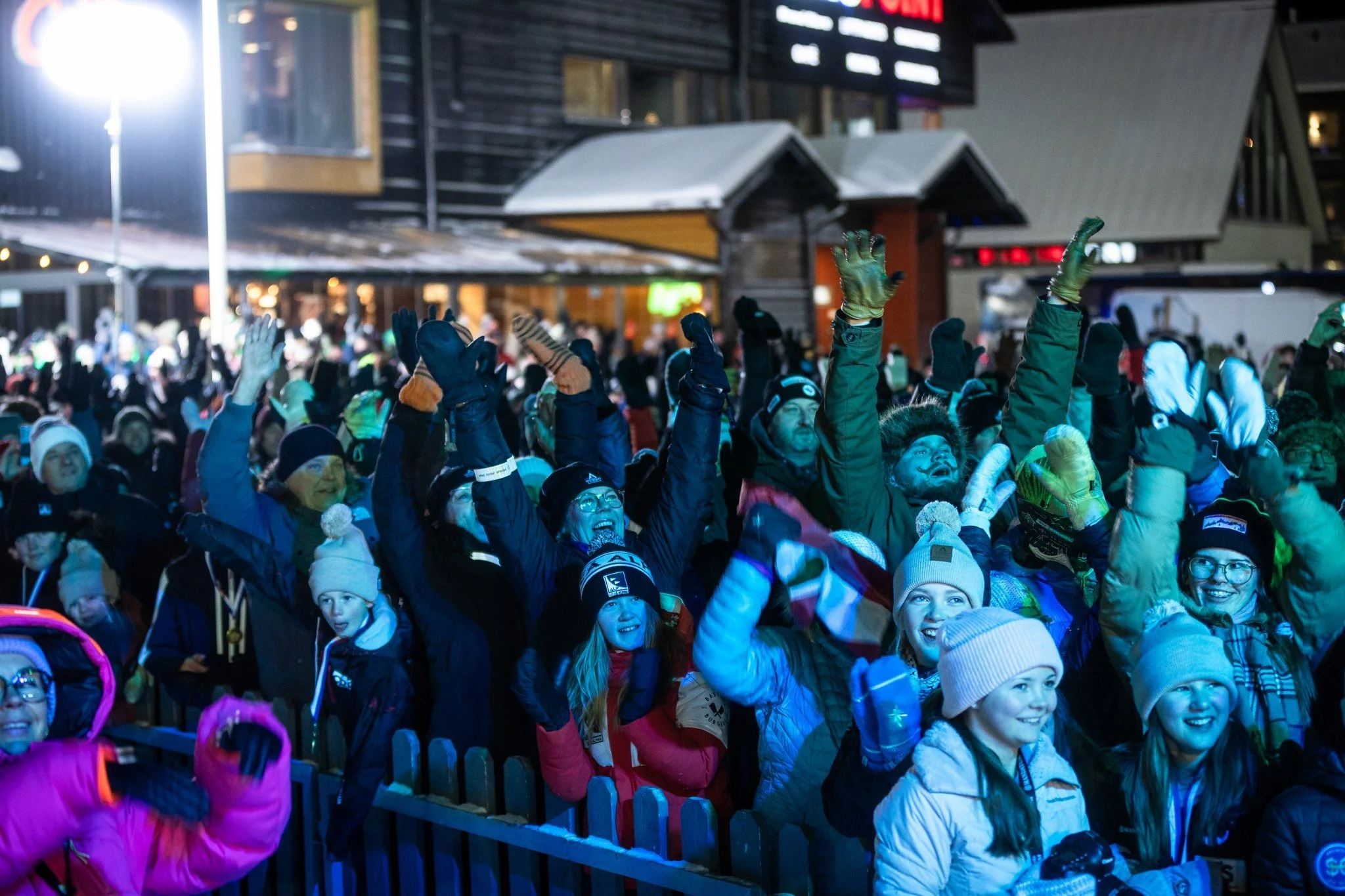 Levillä avattiin maailmancup-viikonloppu talvisessa juhlatunnelmassa
