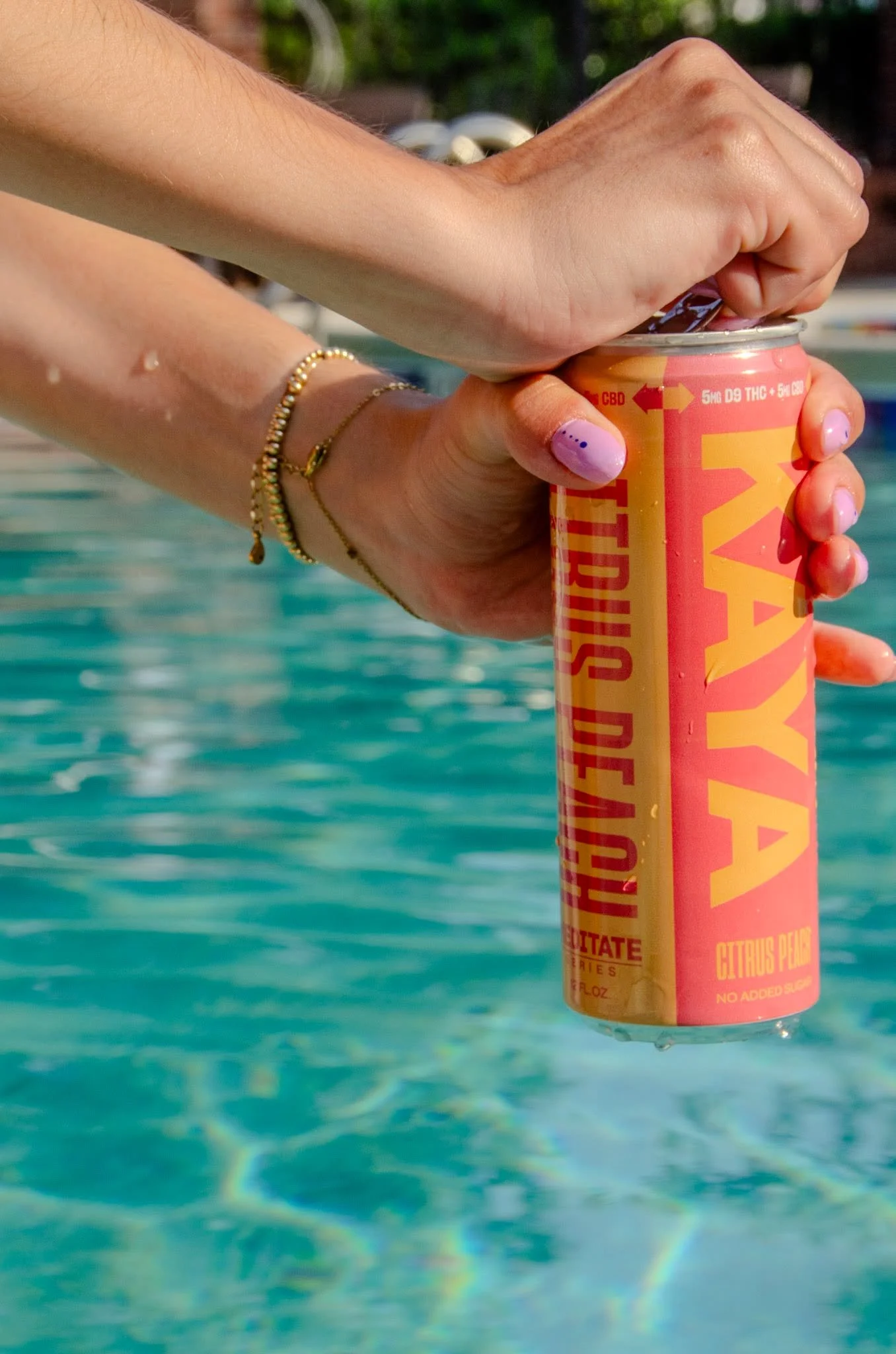 Crack open a little sunshine. ☀️🍑