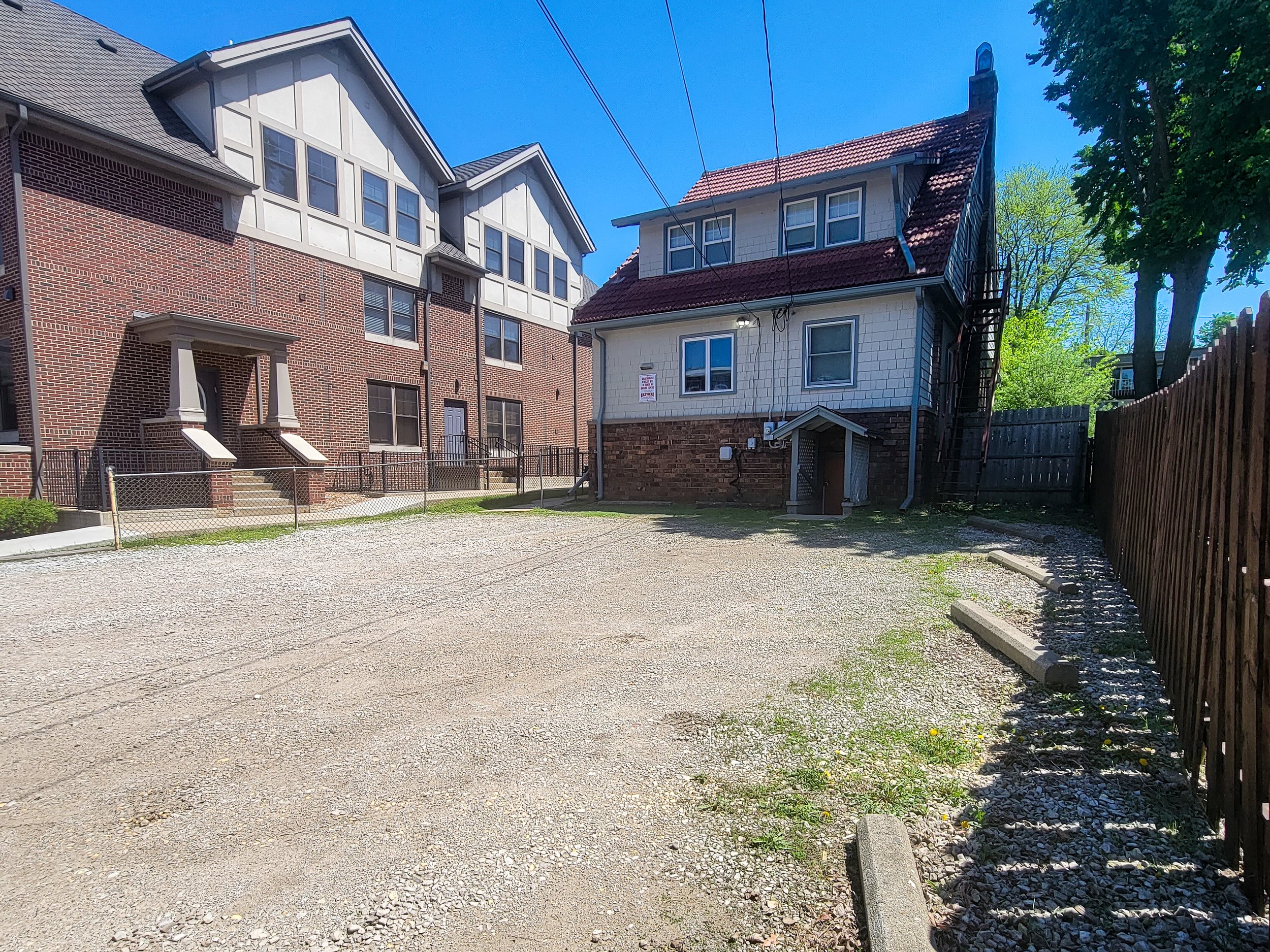 904SForest_Exterior_Parking.jpg
