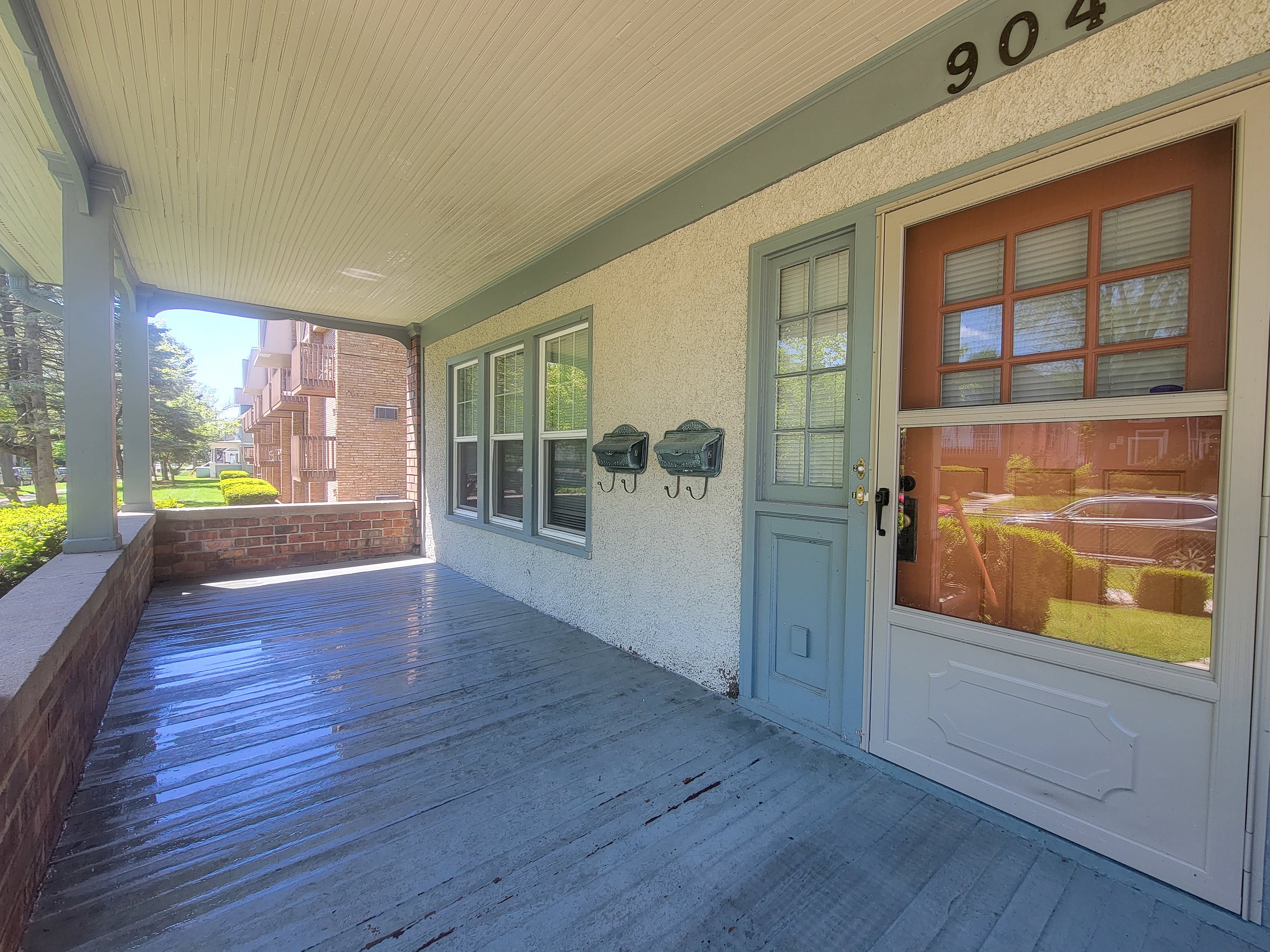 904SForest_FrontPorch.jpg