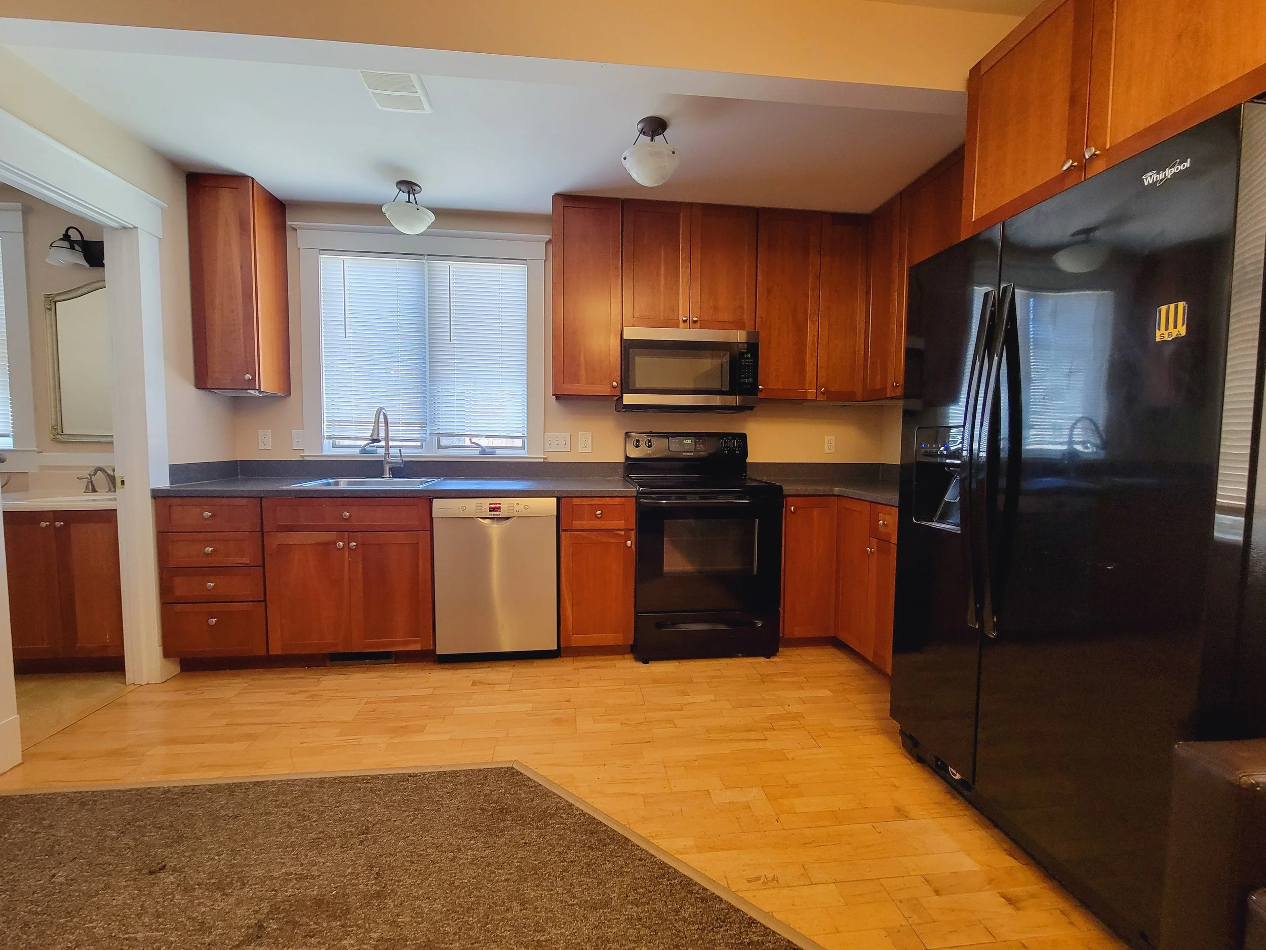 904SForest_1stFloorKitchen2.jpg