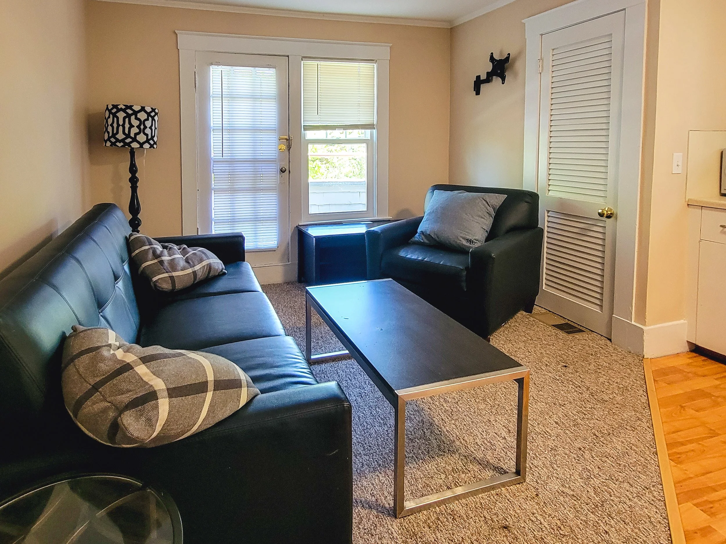 904SForest_U2_LivingRoom.jpg