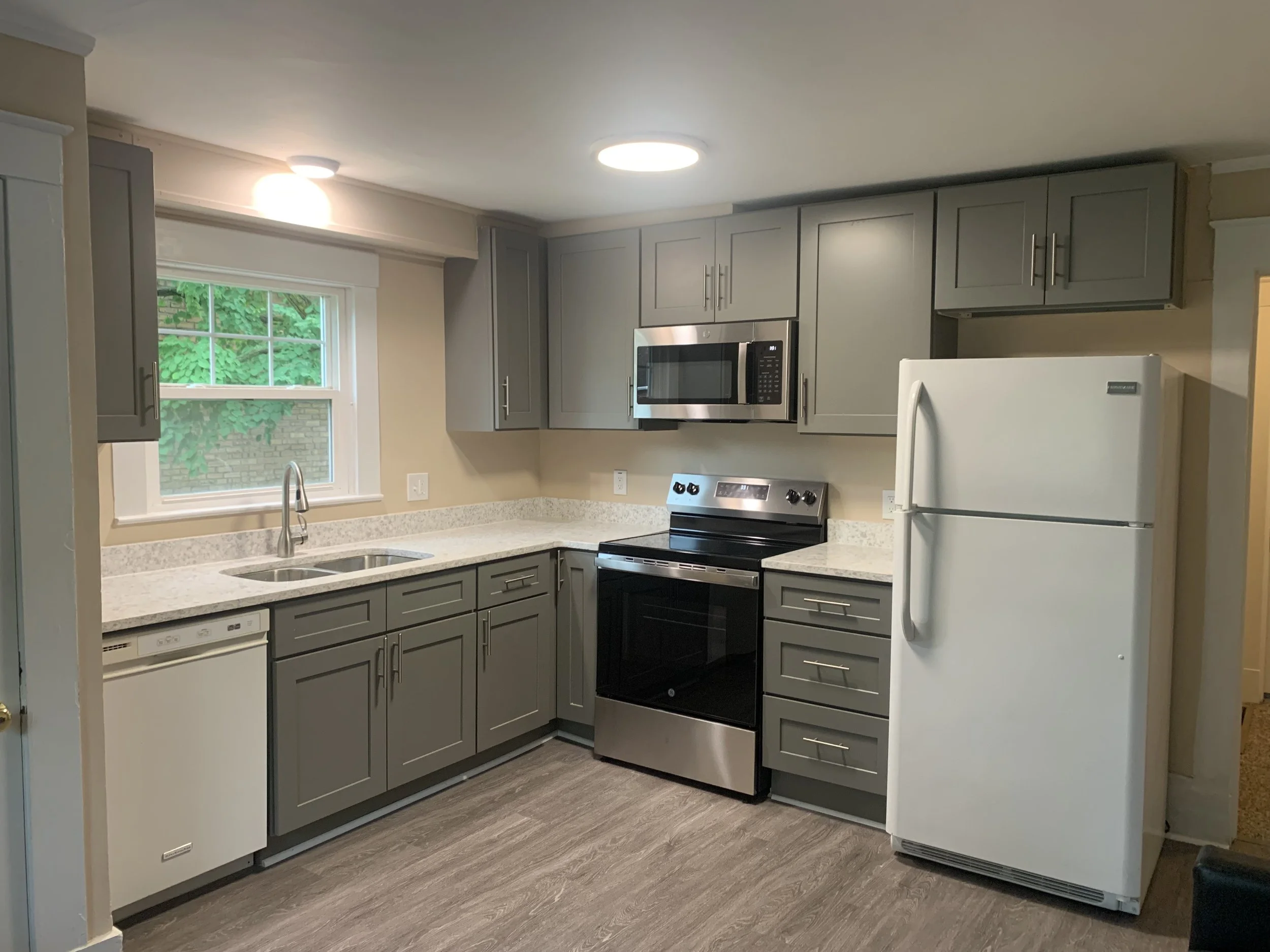 904SForestAve_U2Kitchen.jpg
