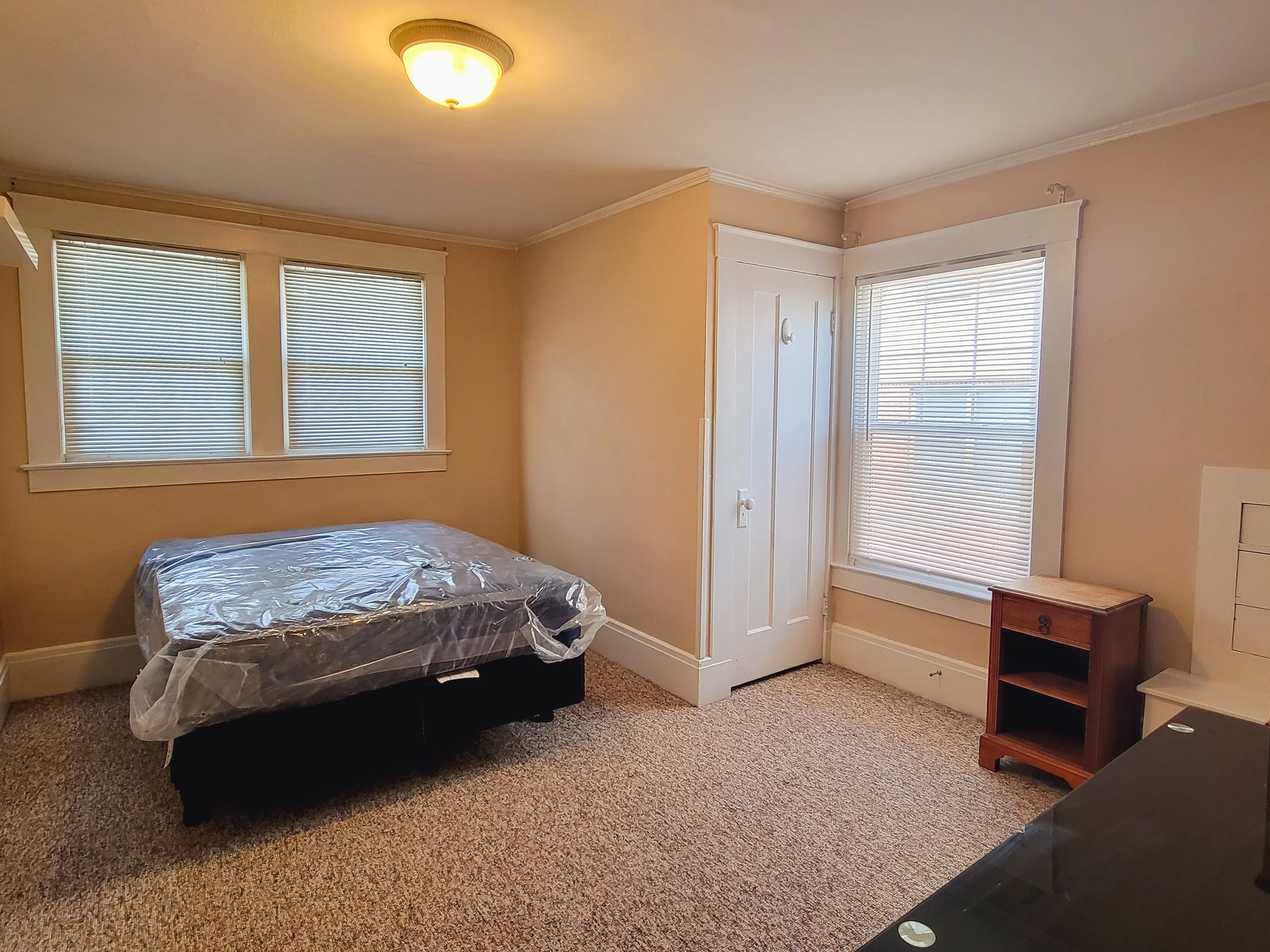 904SForest_U2_MasterBed.jpg