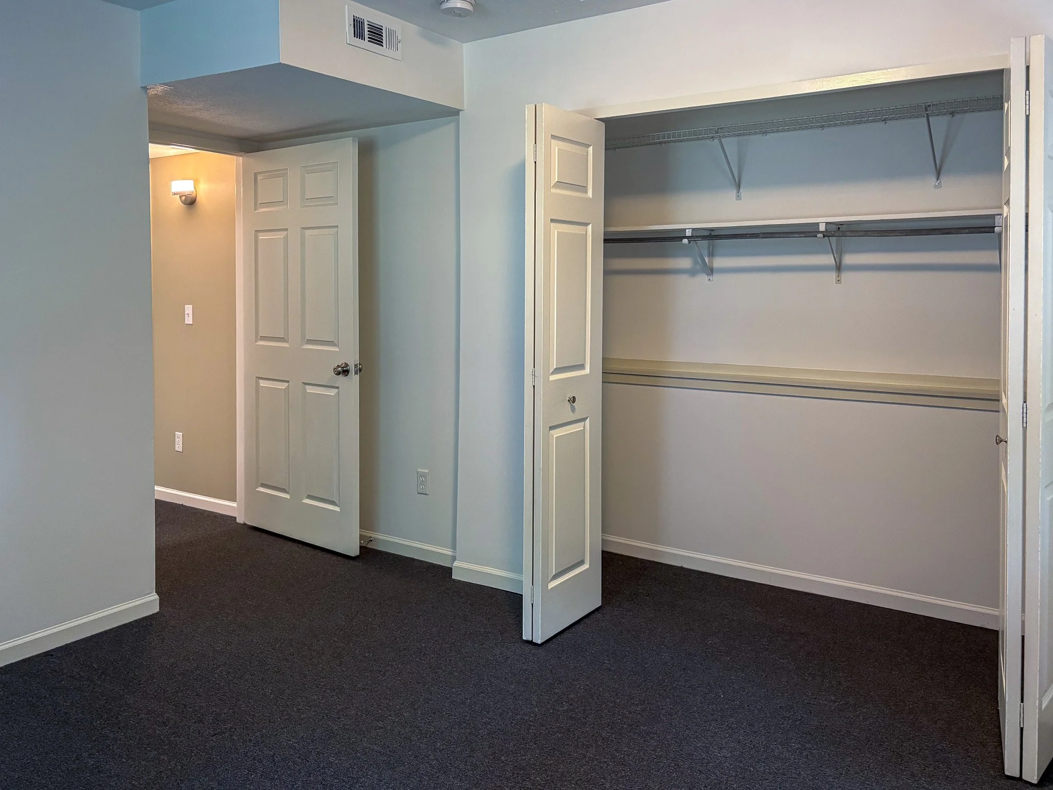 bedroom-closet-dark-carpet.jpg