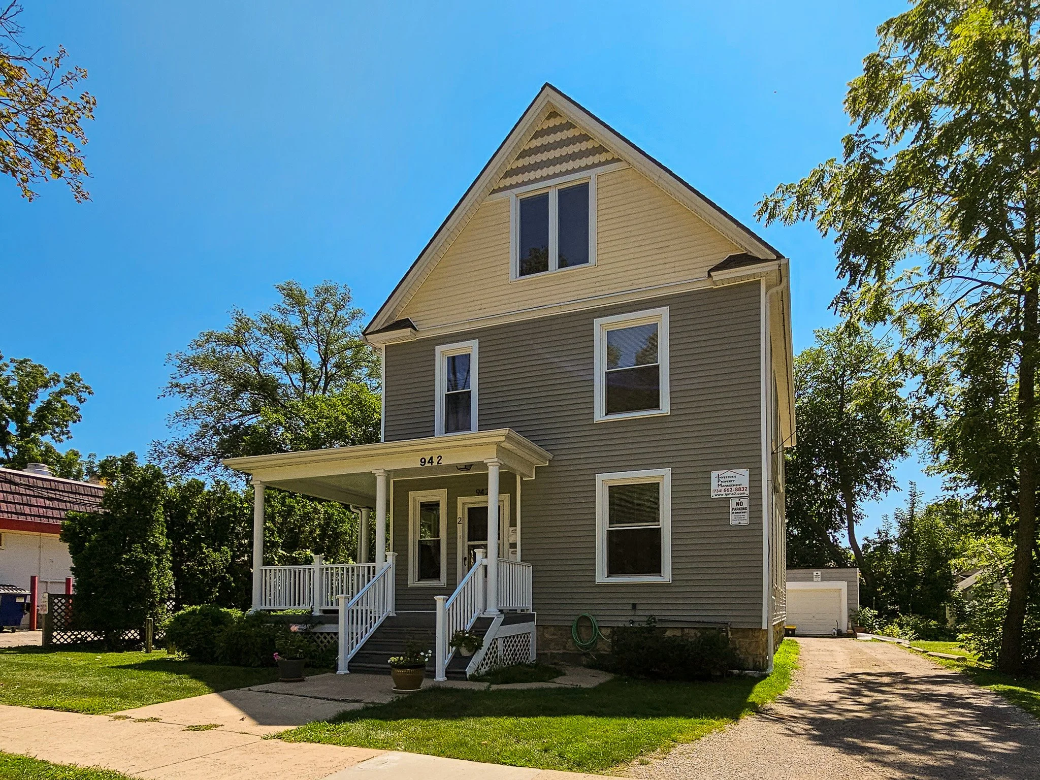 942 Dewey Ave