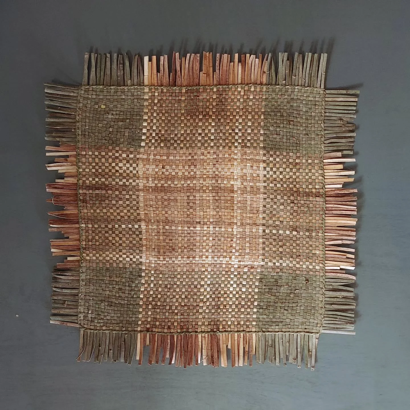 Bark Tartan

Finished weaving this today. A mixture of sweet chestnut bark in the middle and willow bark on the outside.

I chose the chestnut bark strips at random for the colour variation. The willow bark strips are woven, showing their green outer