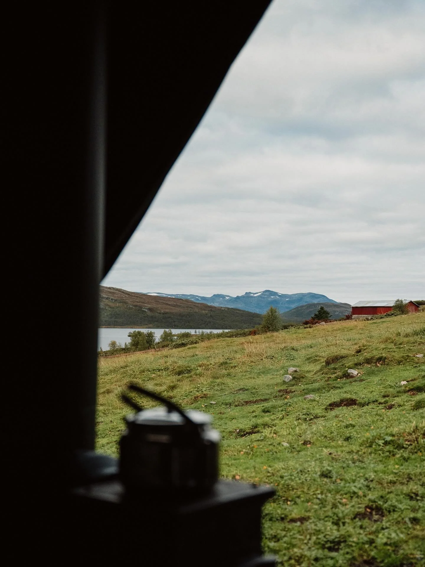 Kj&aelig;re stores&oslash;ster! Takk for en uforglemmelig helg sammen med deg. Takk for at du tok meg med i stallen fra ung alder og at vi n&aring; som 30&aring;r og 40&aring;r unge kan fremdeles nyte det &aring; v&aelig;re p&aring; hesteryggen og bl