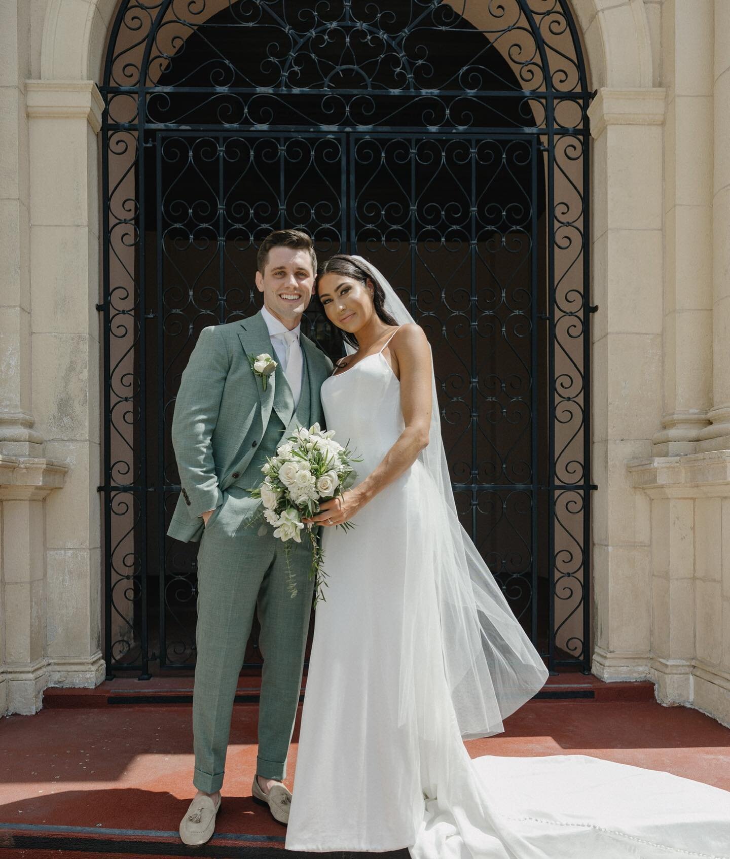 Congratulations Cullen &amp; Jill 🥂 
What a beautiful day in Sarasota, Florida! This is a great example of styling your wedding look to compliment the colors of your venue. 

#weddingsuit #menswear #mensweardaily #summerwedding #sartorial #weddingin