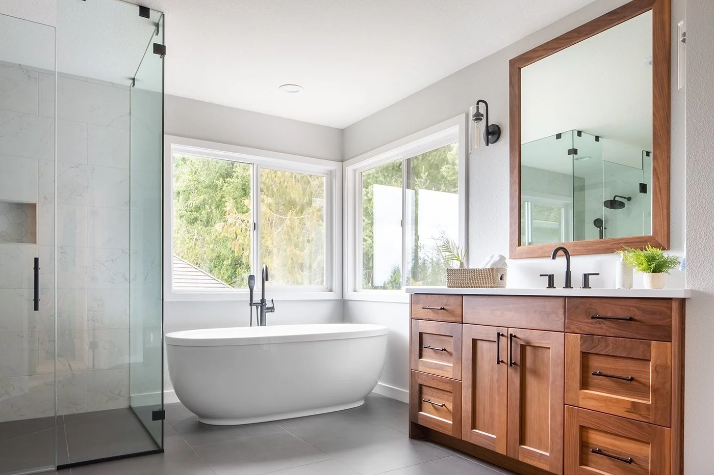 Free Standing Tub vs Walk-in Shower: Which is Best?