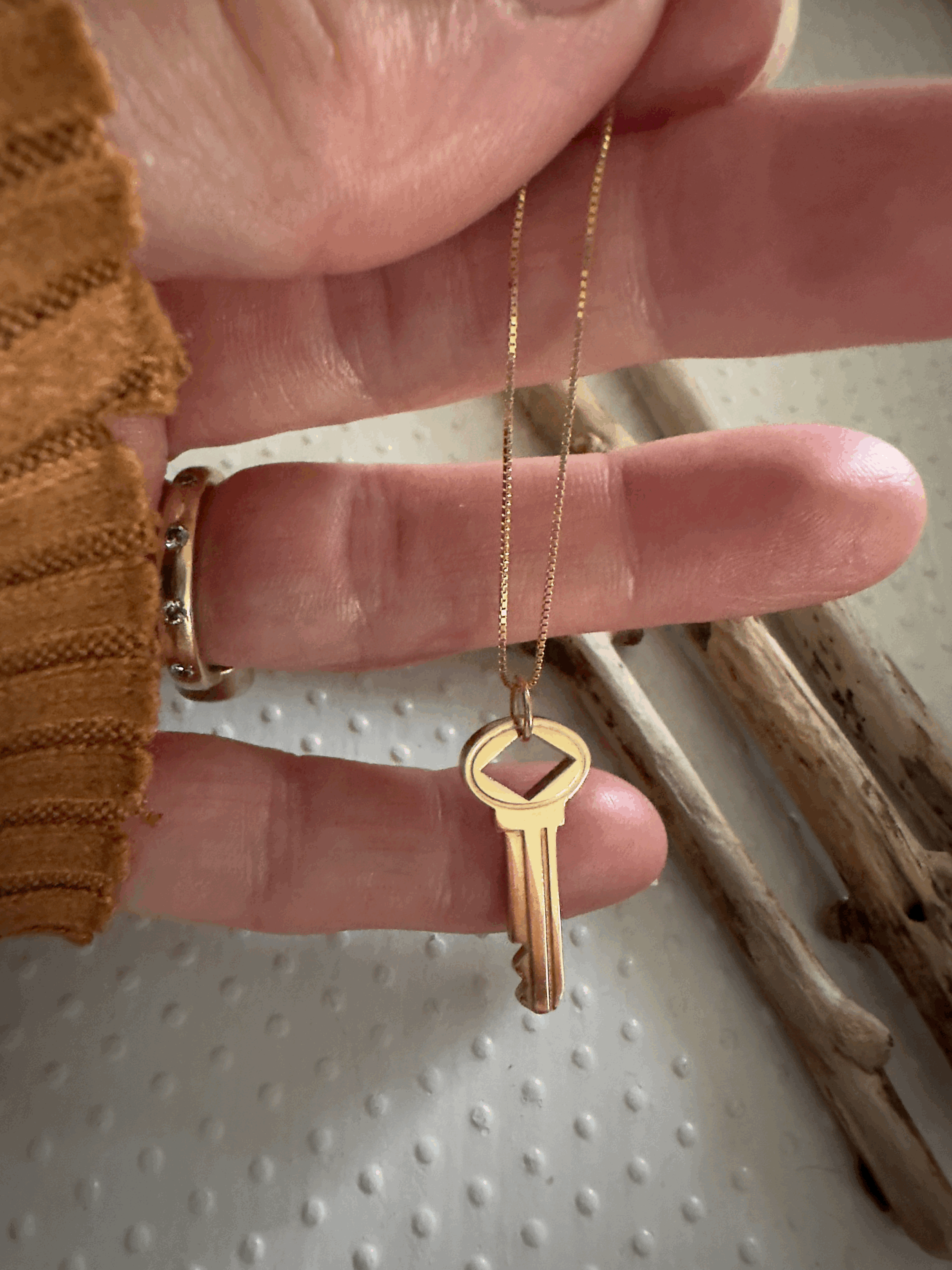 The GOLDEN KEY Necklace