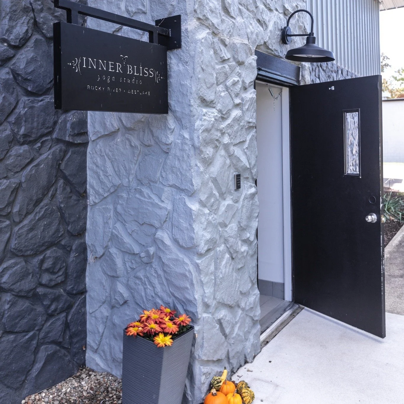 HAPPY THANKSGIVING FROM INNER BLISS! 🧡💛🤎

This weekend, join us on the mat for one of these special classes - swipe to see what our amazing teachers are planning! We would love to have you at the studio. 🧘🧘&zwj;♀️

#yogaclass #blackfriday #hotyo