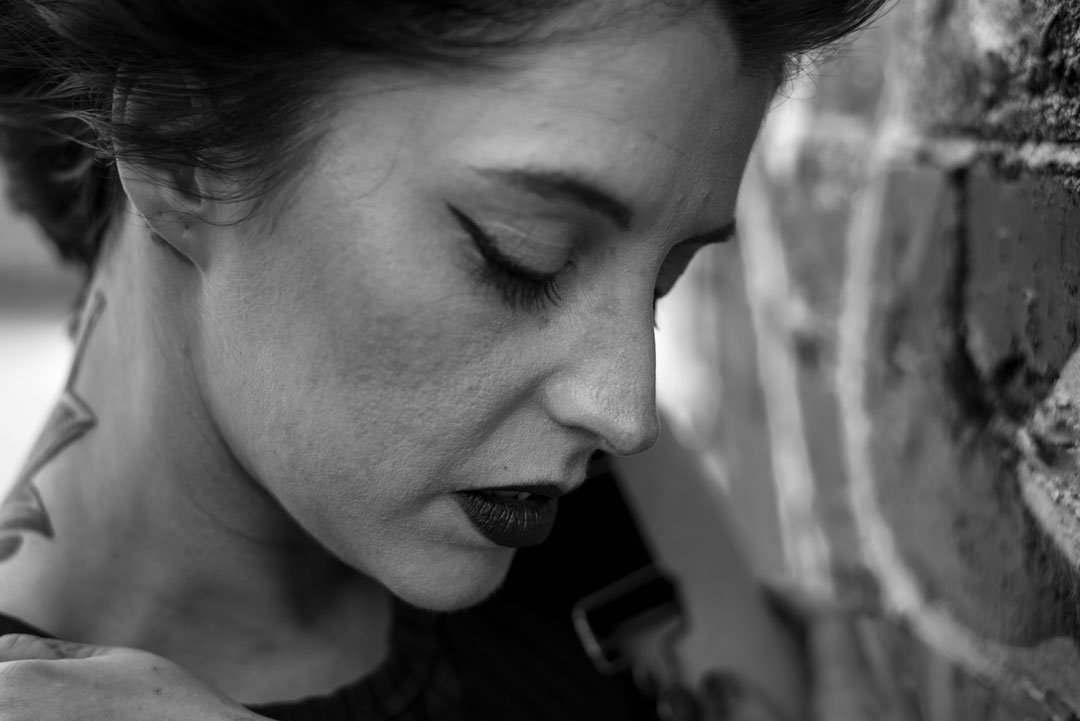 woman melancholy mono