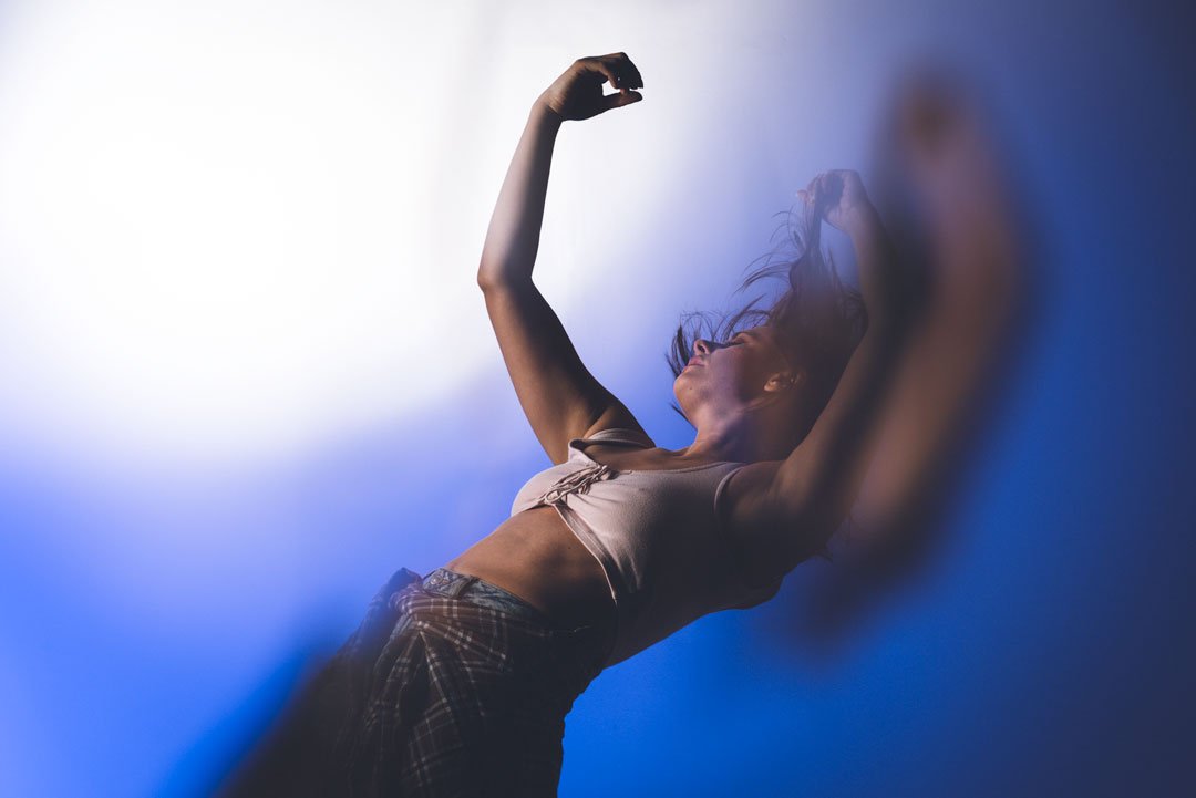 woman falling icarus blue