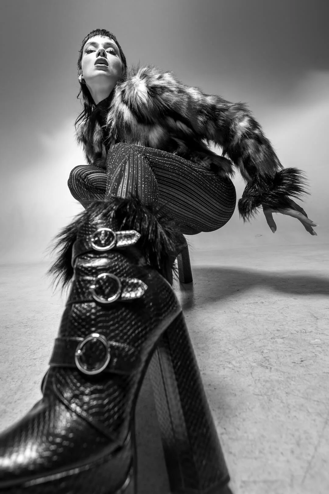 wide angle mono fashion