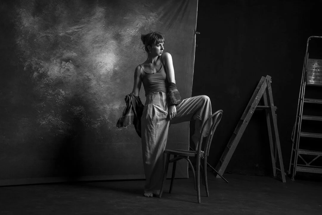 woman mono fashion