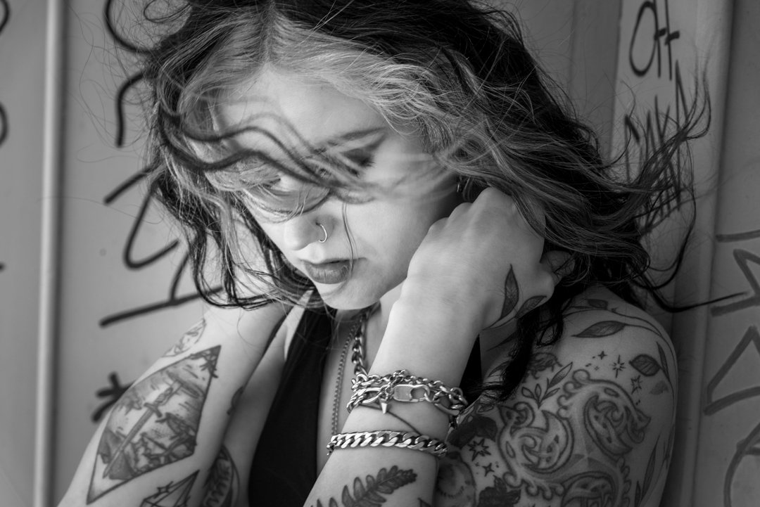 woman hair mono feeling