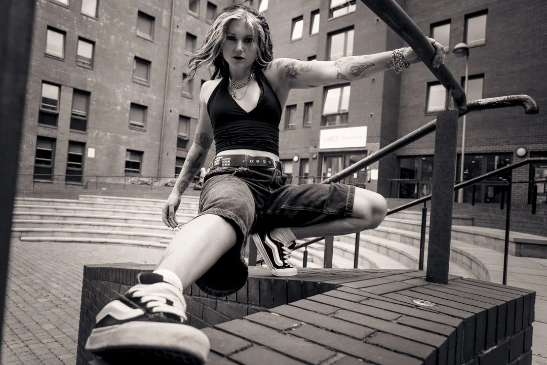 Skater girl mono