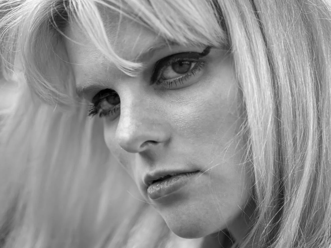 portrait woman mono