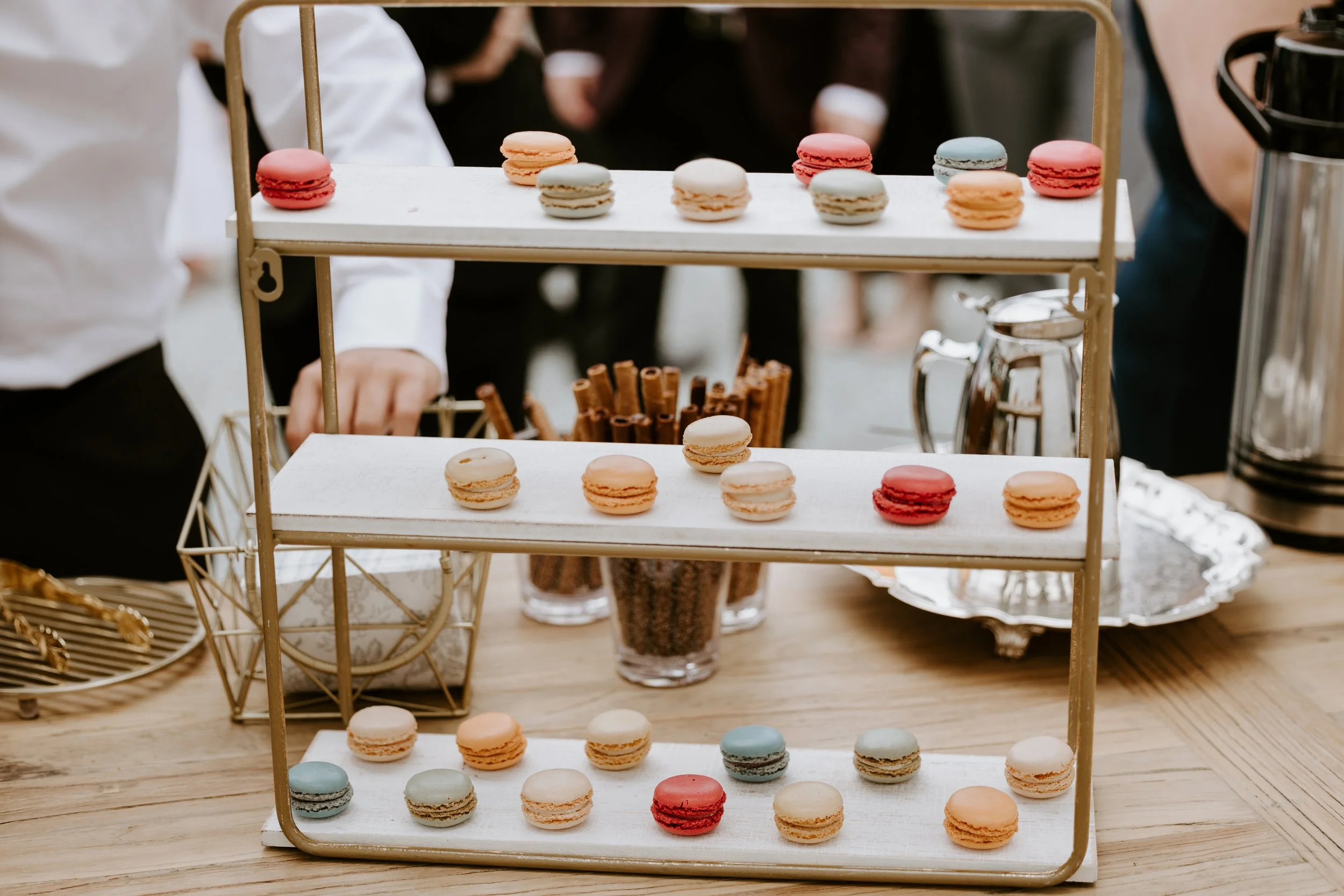 Food display shelf