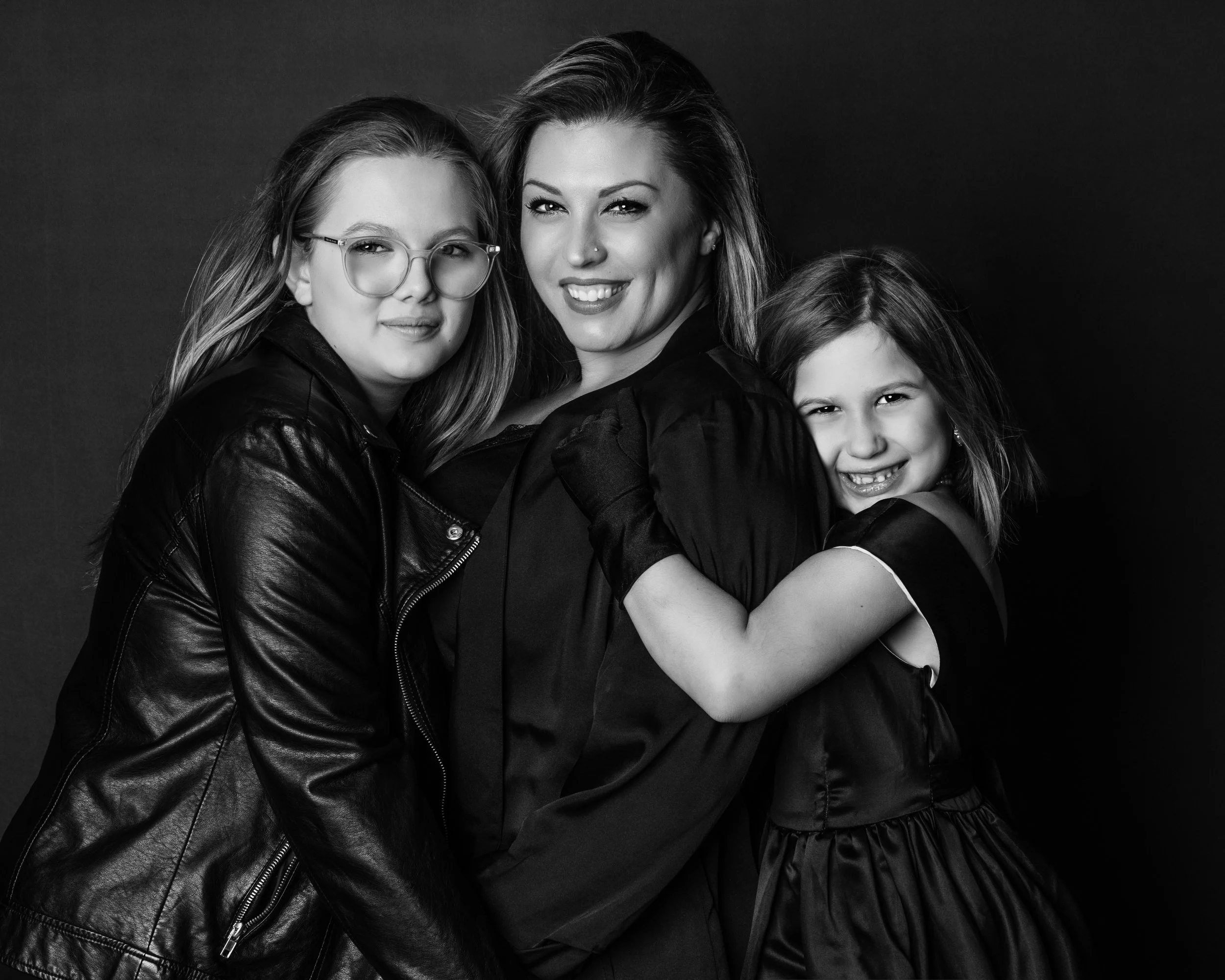 Heidi, Alyvia and Monroe Steig _VIC2154.jpg