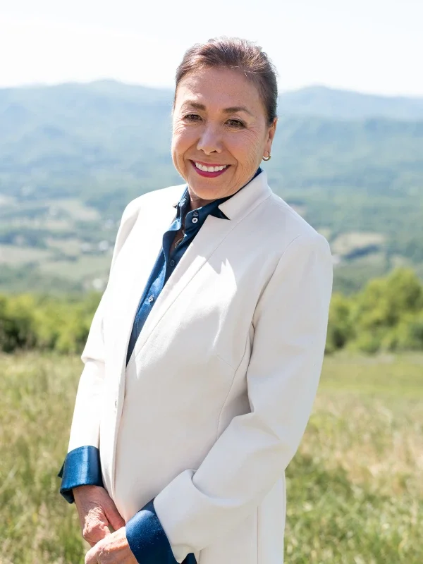 Francesca Strong Meet Our Team — Four Seasons Realty