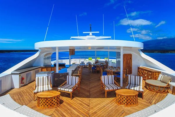 Galapagos-elite-luxury-catamaran-sky-deck.jpg