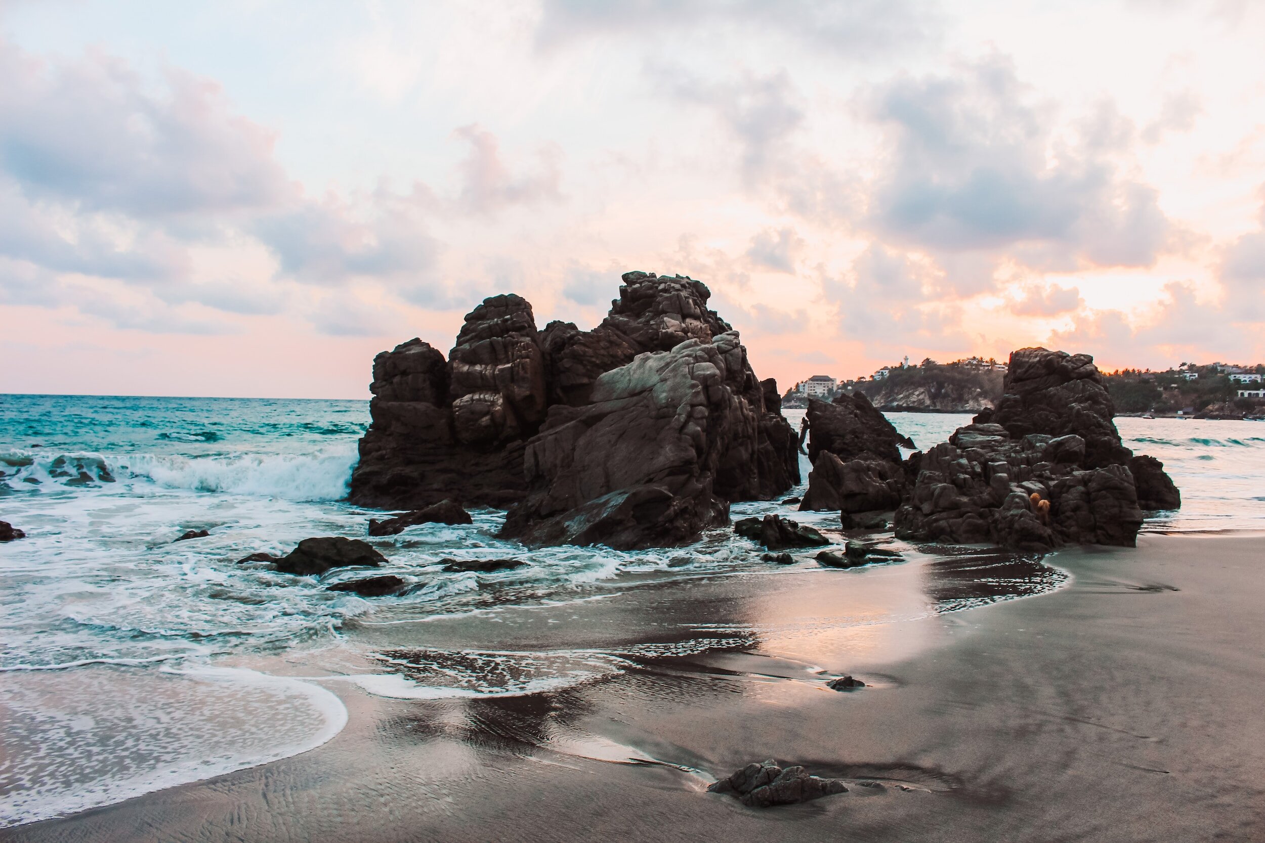 Exploring the Hidden Gems of Puerto Escondido: Must-Visit Beaches and Beyond
