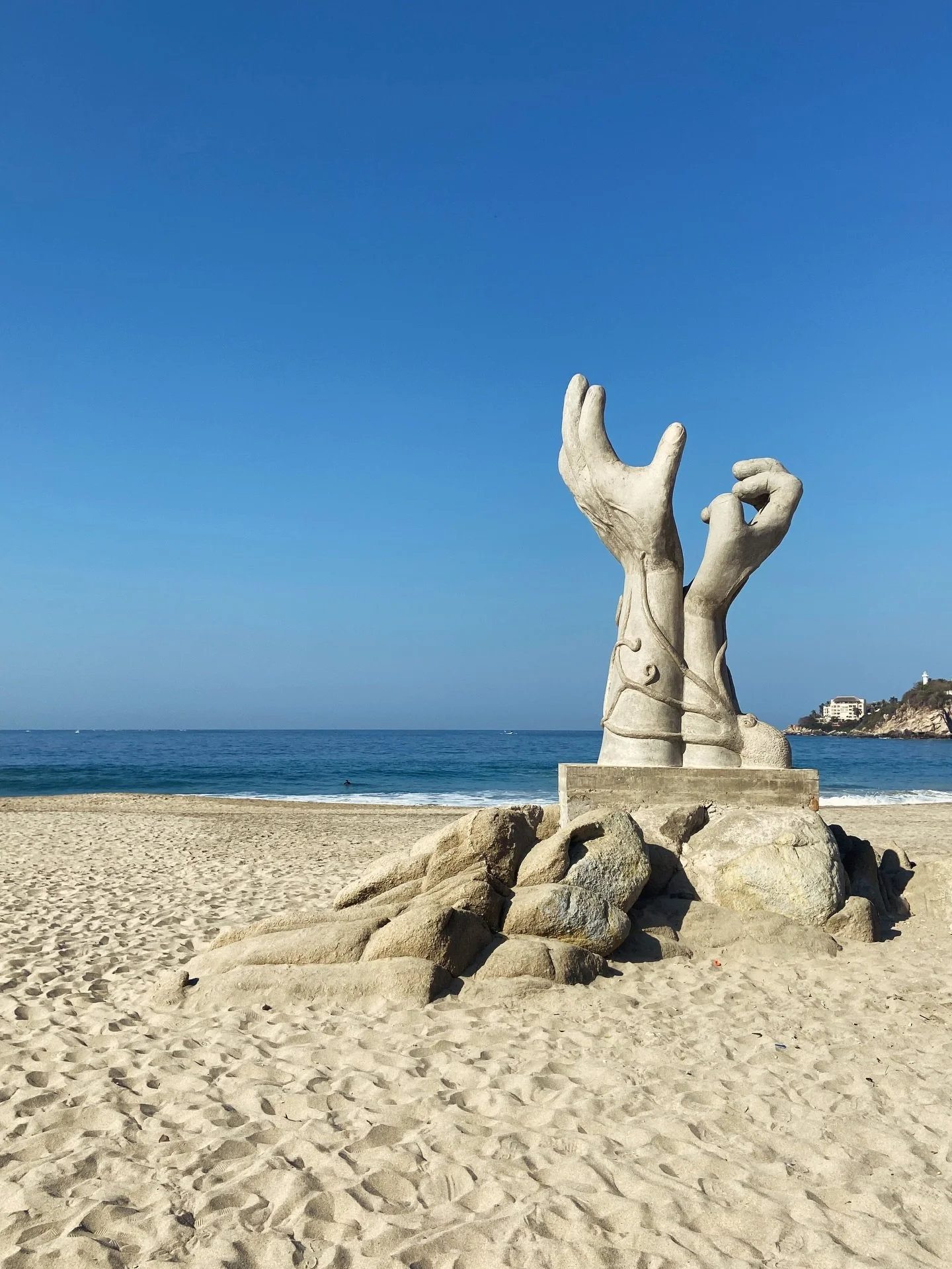 #puertoescondido morning run vibes 🏃🏽&zwj;♀️ 

Life here is nice. Join us. 

#oaxacacoast #oaxacacoastrealestate #puertoescondidooaxaca🌊☀️🏄 #mexicorealestate