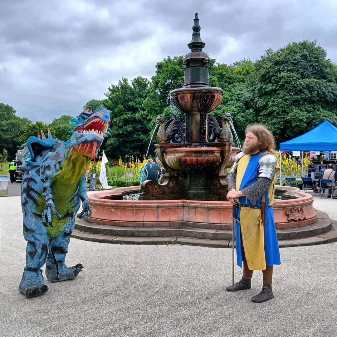 It's been a Dragon kind of day here at Hanley Park joining Friends of Hanley Park for their big Birthday! Congratulations to Hanley Park and their splendid Dragon Fountain, safe to say Olaf approves! ⛲🐉⚔️
#July #dinosaursanddragons #dinosaursanddra