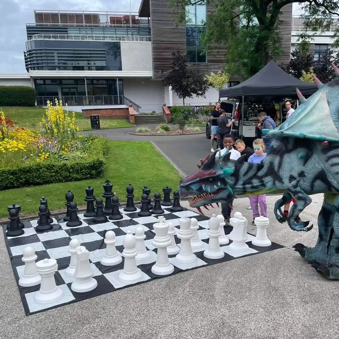 Olaf is really trying his best at Chess but the tiny arms make it a challenge! ♟️⛲🐉
#July #dinosaursanddragons #dinosaursanddragonsuk #howtotrainyourdragon #summerday #dragon #dinosaur #dinosaurparty #DandD #jurrasicworld #jurrasicpark #trex #renta