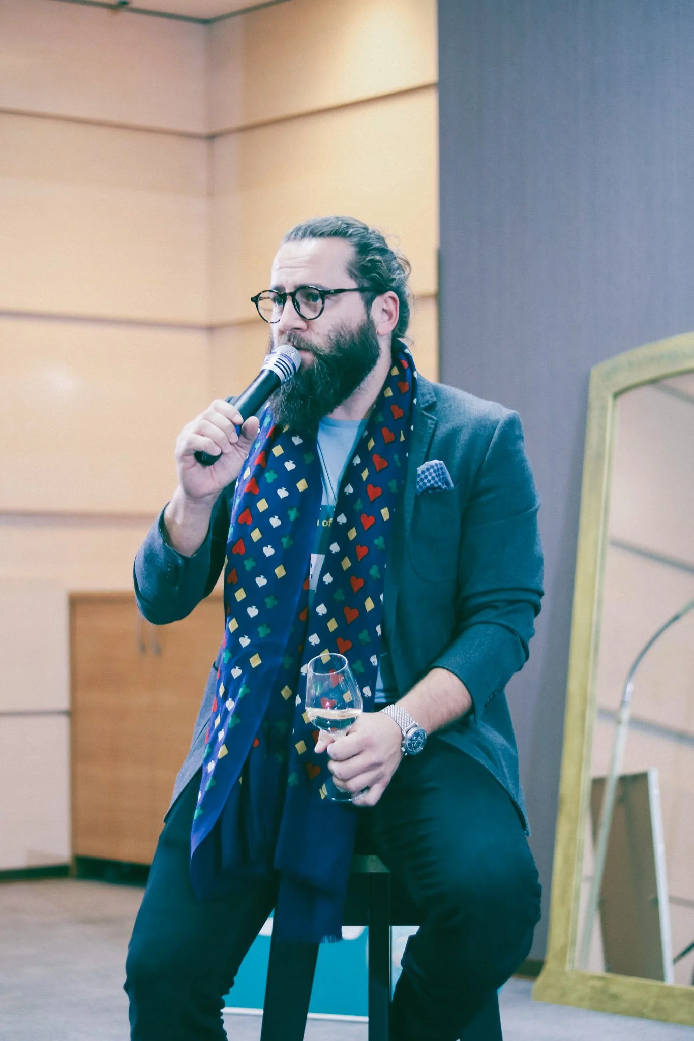 Portrait of a man speaking at the microphone at Pinch of Salt Conference in Cluj-Napoca