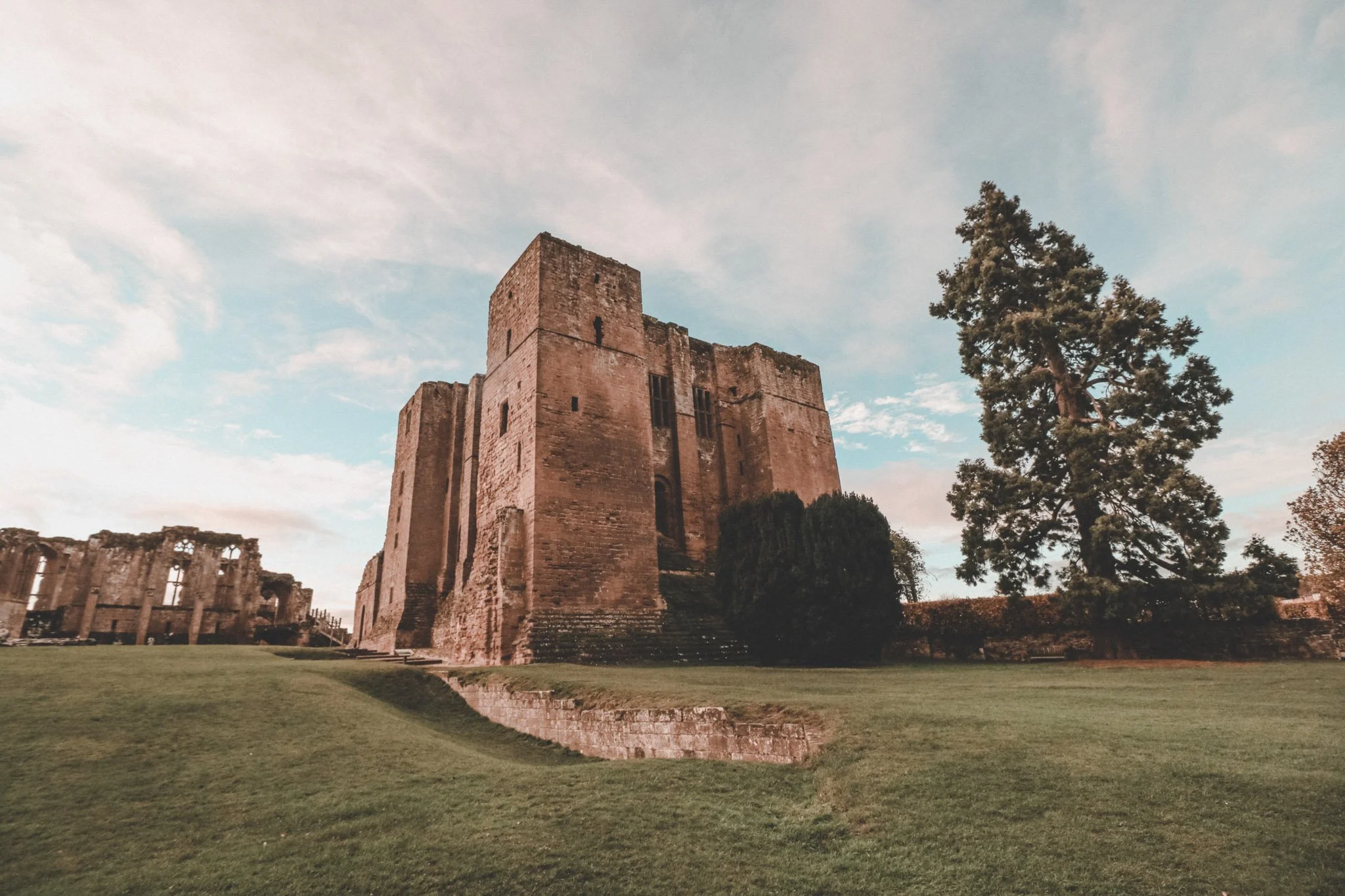 Landscape photo of Kenilworth Castle, West Midlands 
