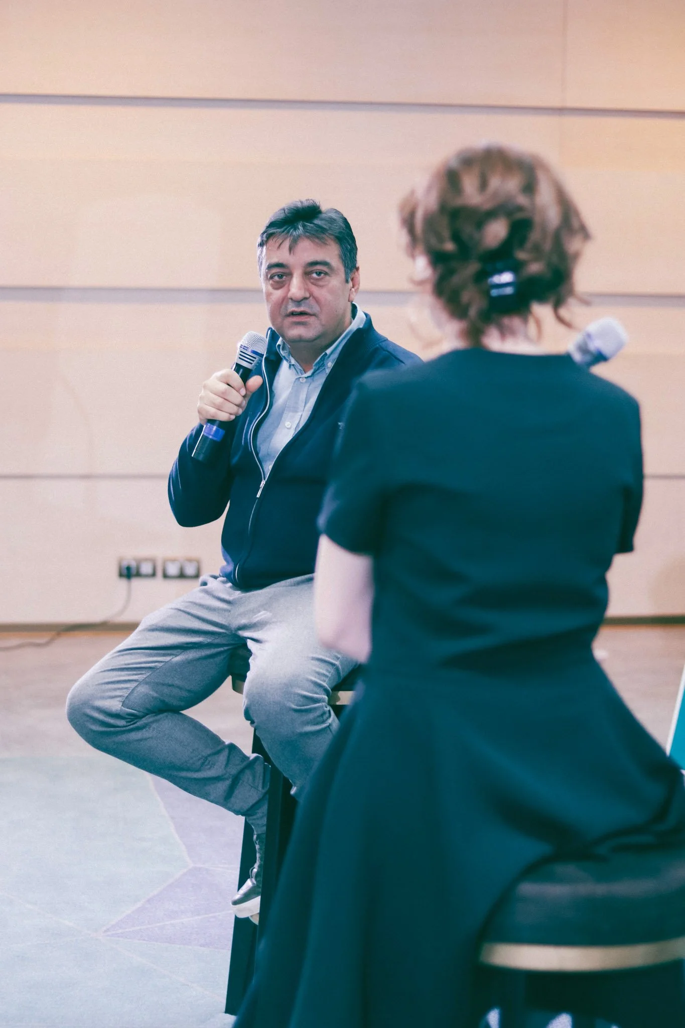 Man and woman having a conversation on stage at the Pinch of Salt Conference