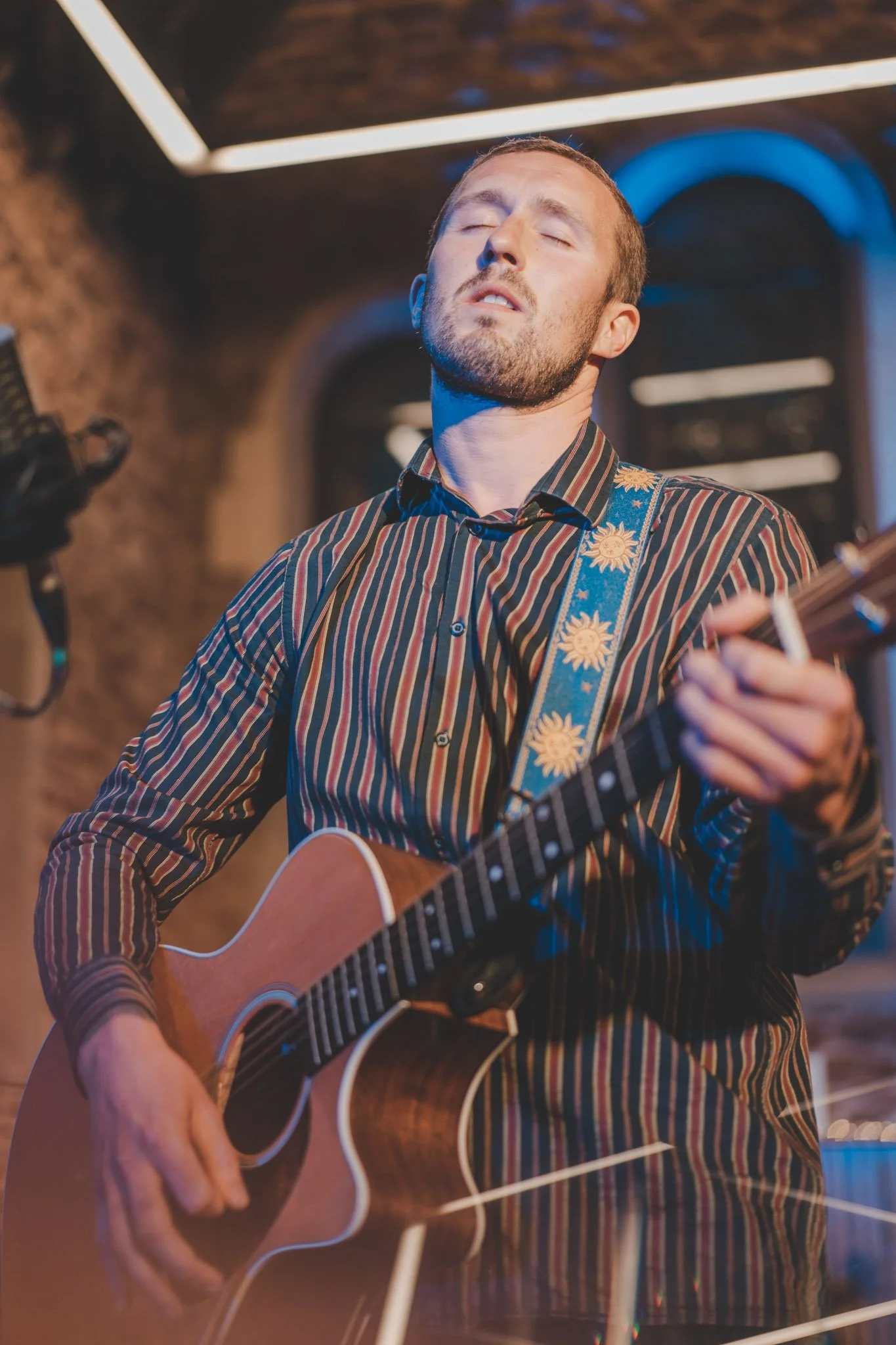 Lead singer of the Sunshine Cartel live at the Anglican Chapel, Coventry
