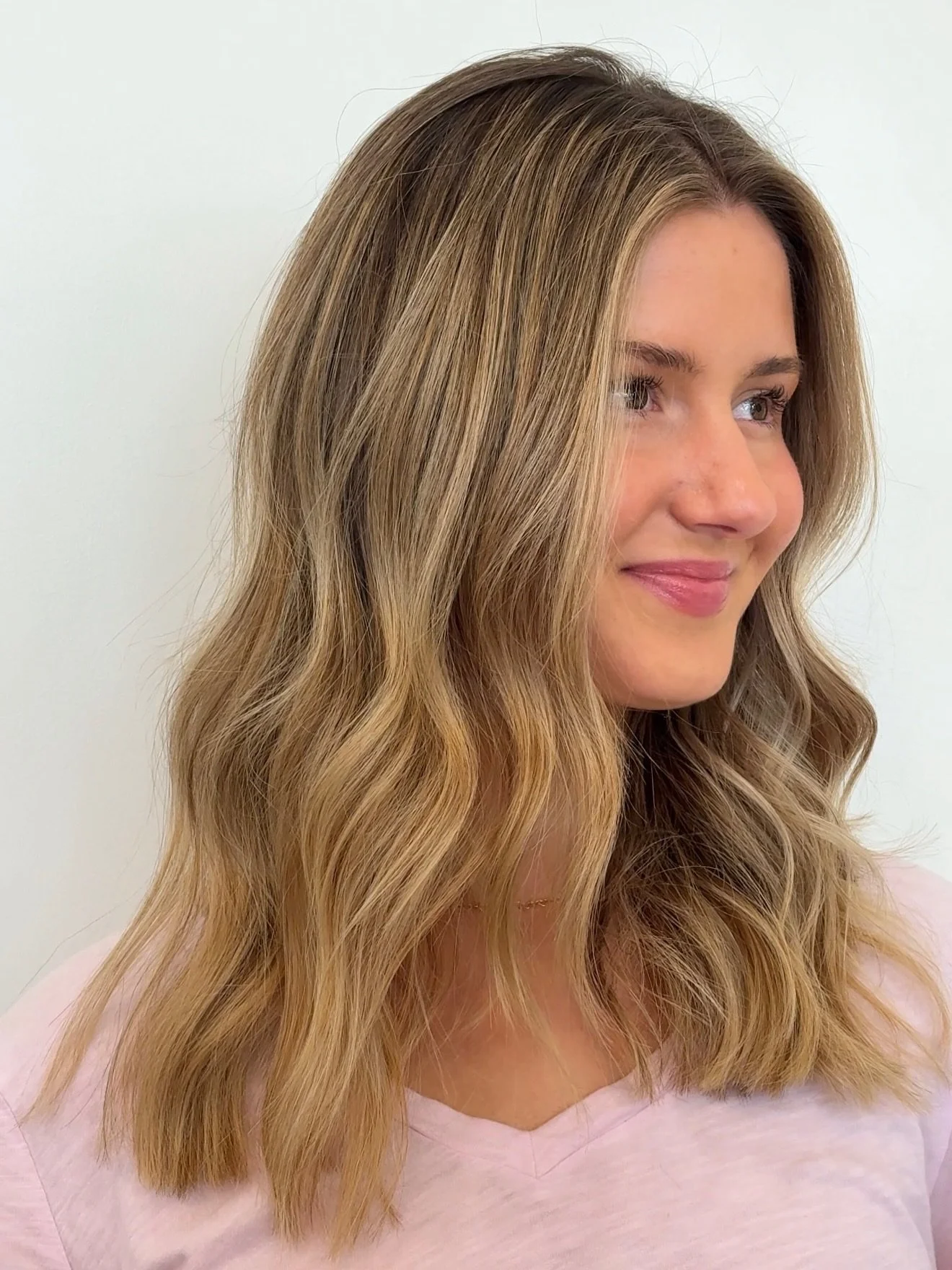 Blonde, but make it intentional 💌

A stunning transformation by @hair.by.avery_8 

Refresh season is here and your hair is ready!
Book now through link in bio 🌿🕊️

#franklinhairsalon #franklinhair #franklinhairstylist #franklinblonding #karposandc