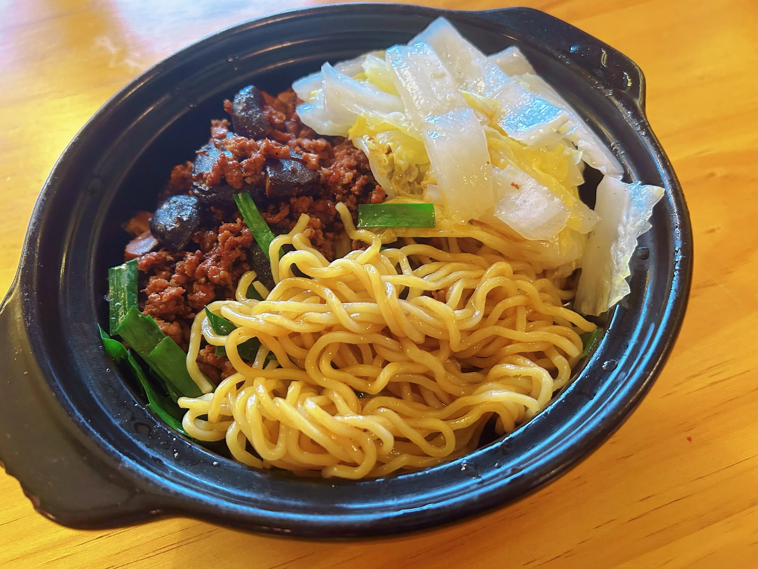 Y2 Yunnan Style Braised Pork Noodles (云南焖肉卤面)