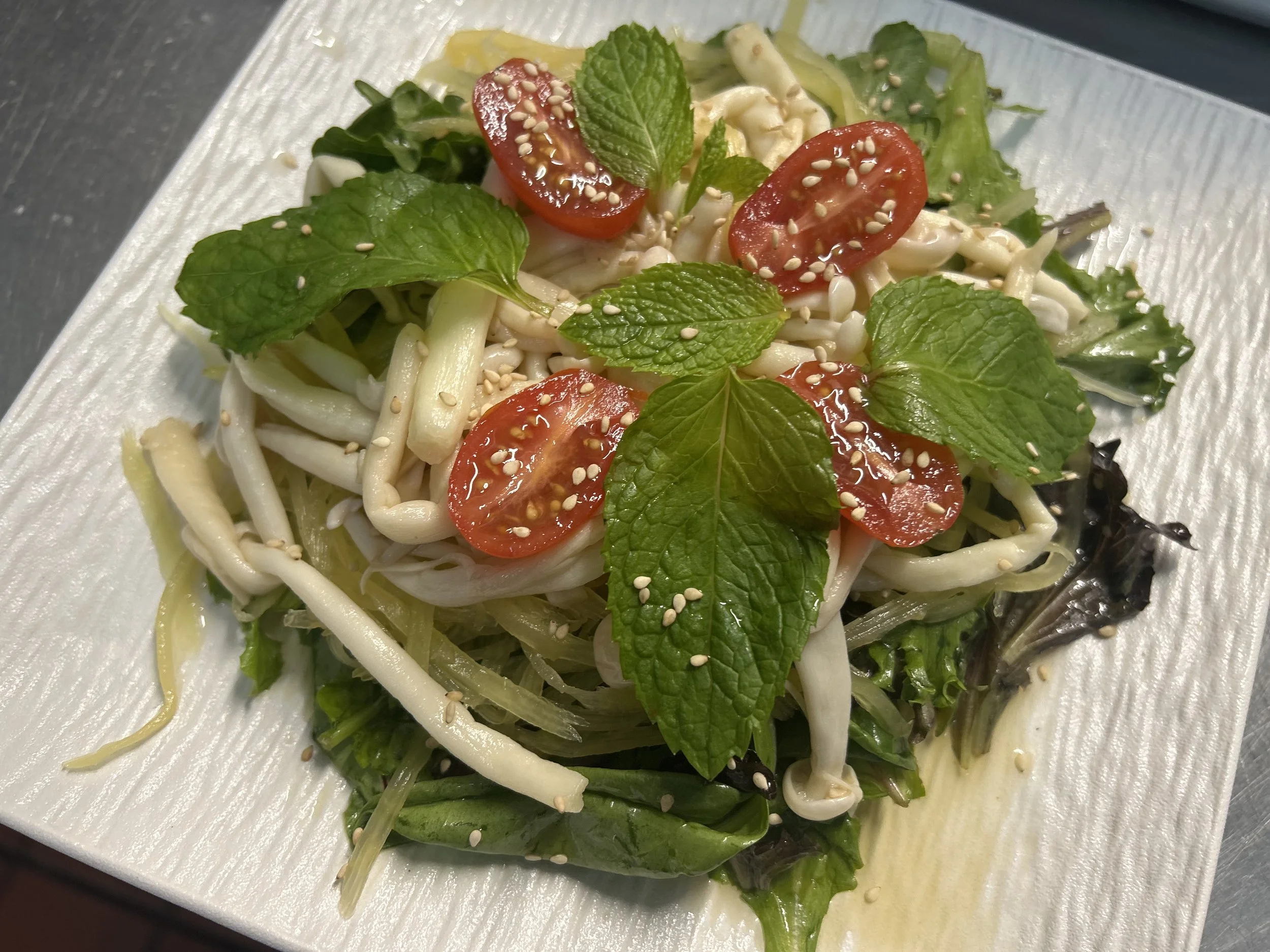 No. 25 Mushroom w Green Papaya Salad (菌菇青木瓜沙拉)