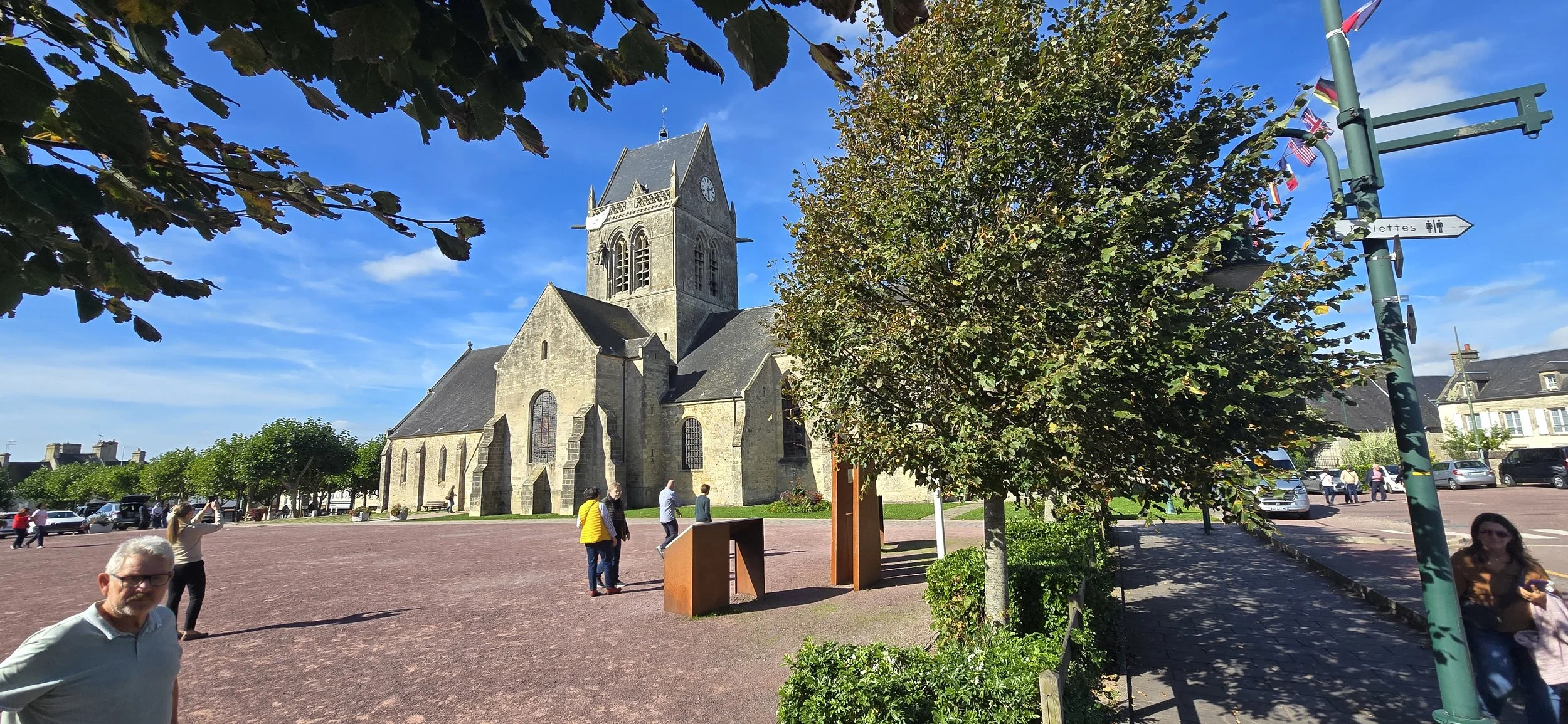 Although Major Winters himself could not be 100% sure where he landed, he recalled he was to the West of St Mere Eglise, in a field near to a junction of two roads. The general consensus of opinion is that it was here on the D15 just by the town limi